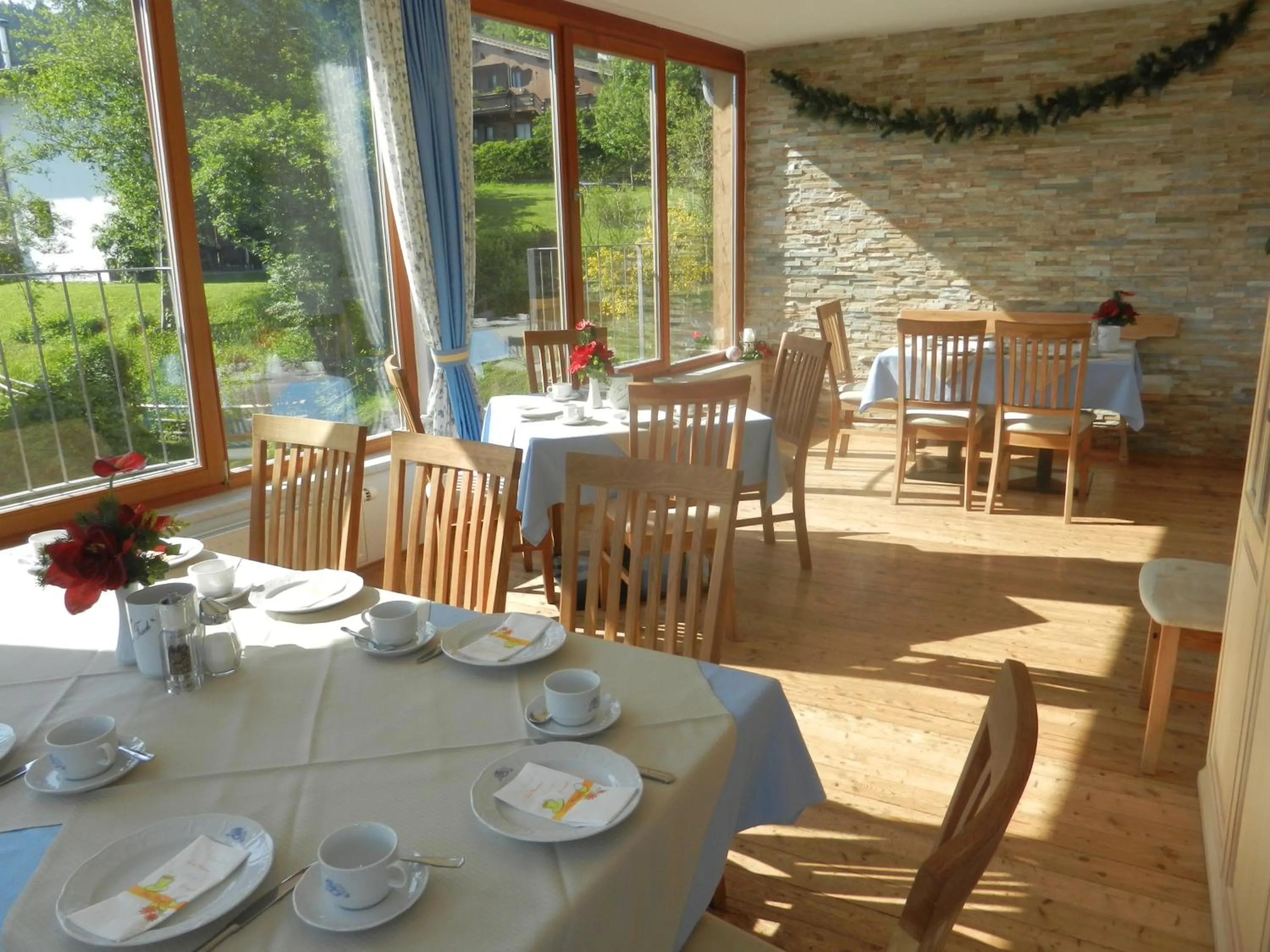 Restaurant/places to eat in Pension Noella