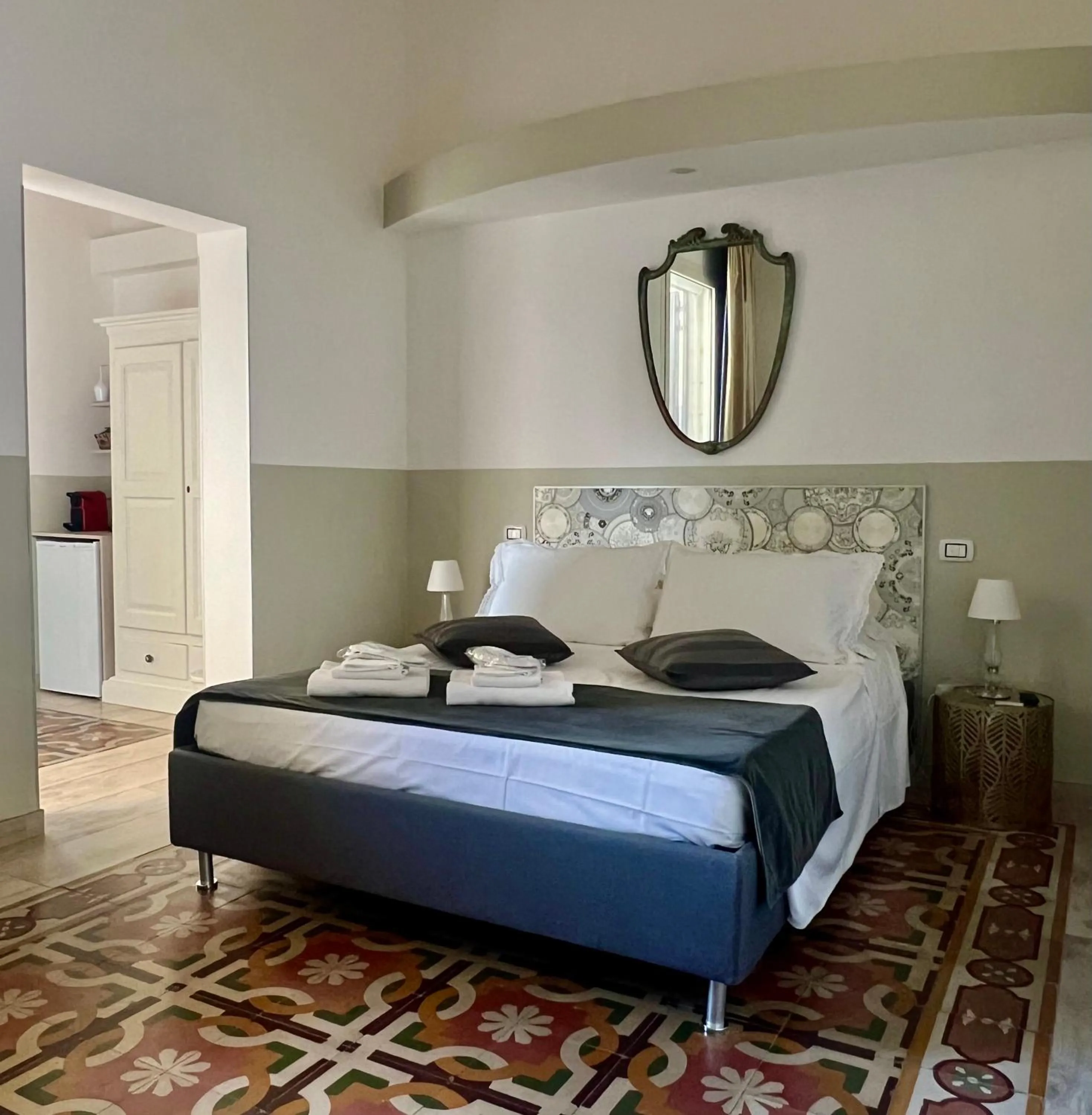 Bed in Eccelsoleccese Boutique B&B - steps from the Historic Center
