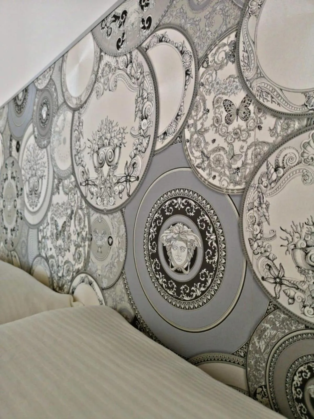 Bed in Eccelsoleccese Boutique B&B - steps from the Historic Center