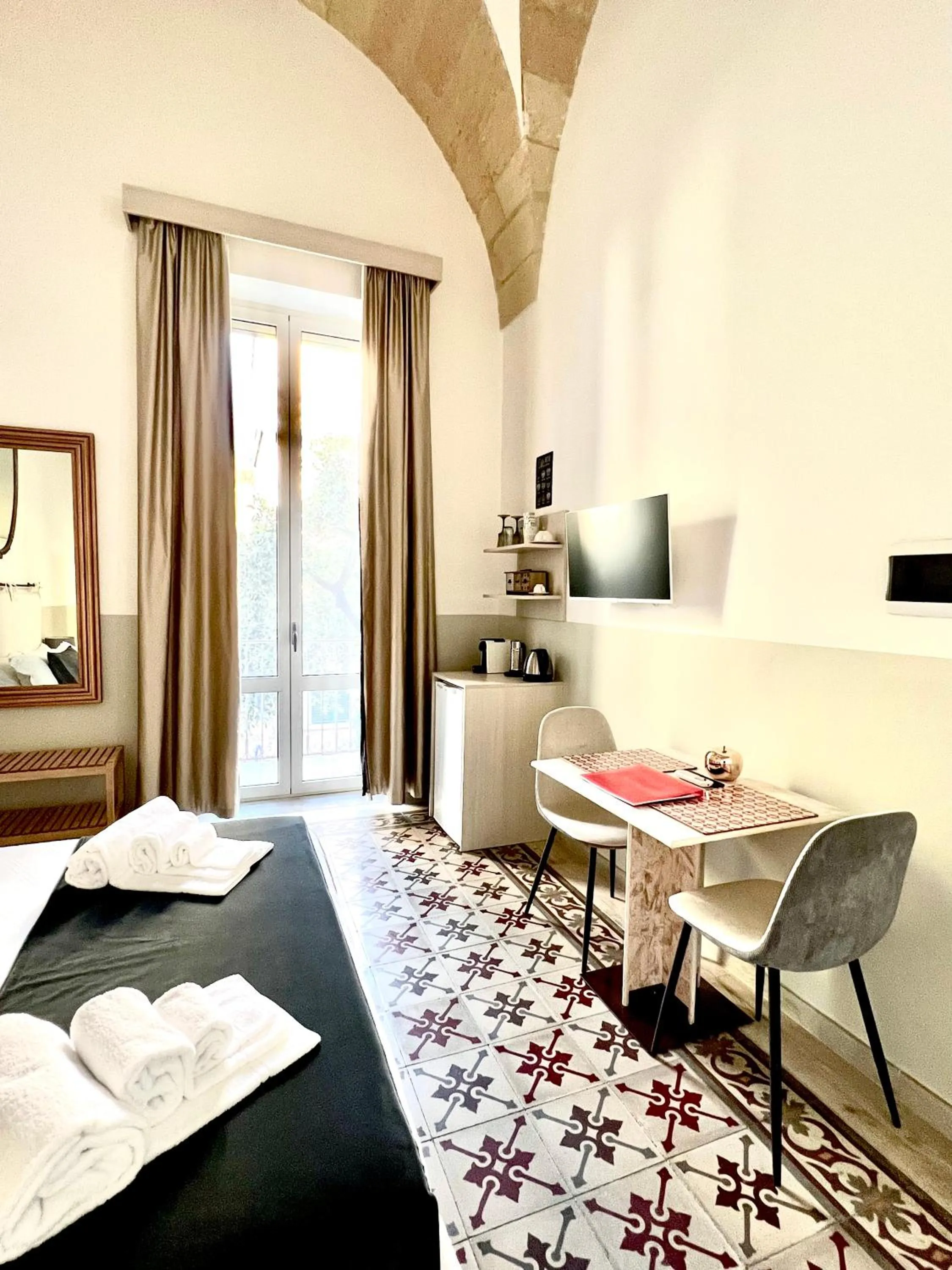 Photo of the whole room, Bed in Eccelsoleccese Boutique B&B - steps from the Historic Center