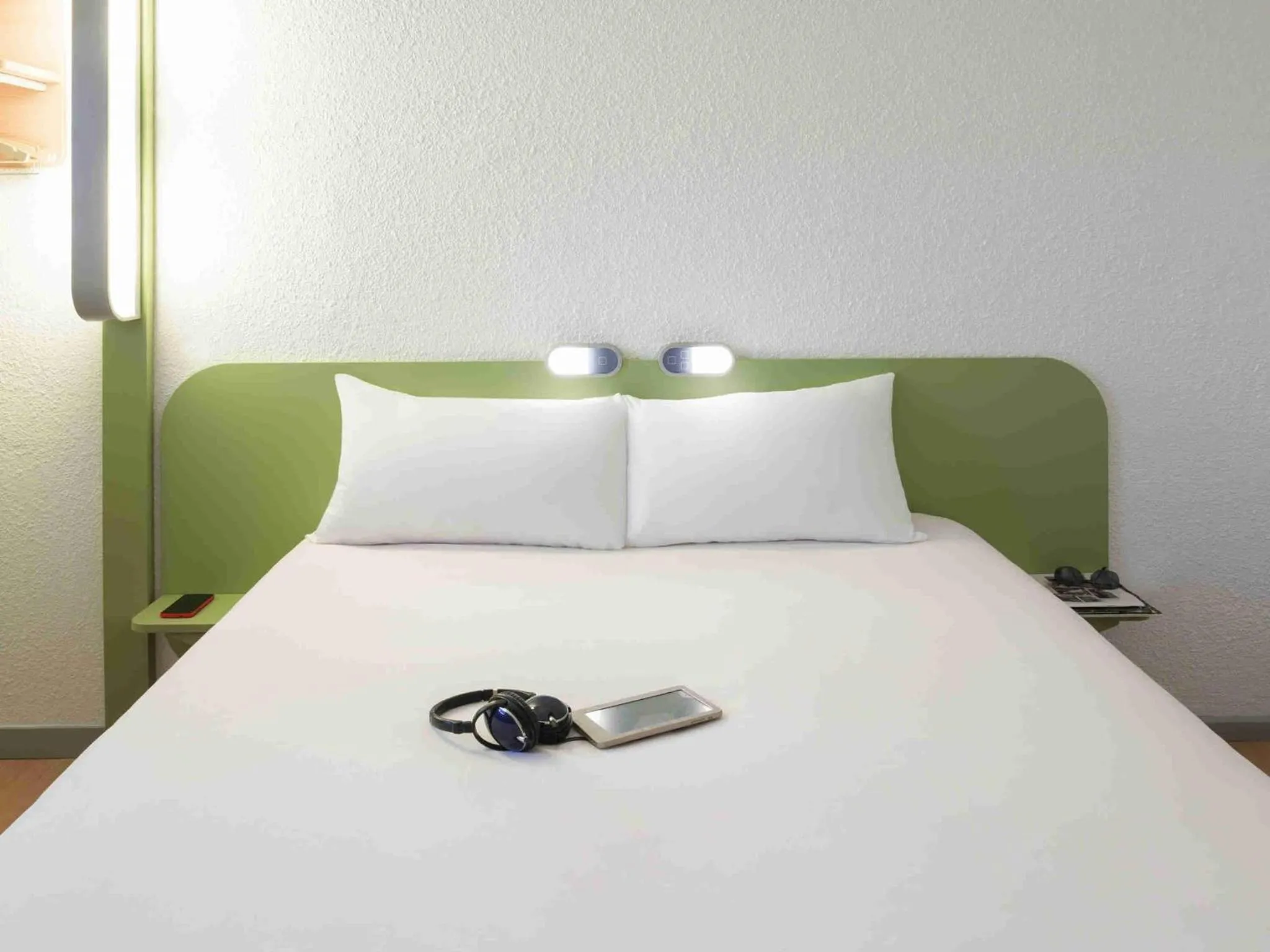 Bedroom, Bed in ibis budget Metz Sud