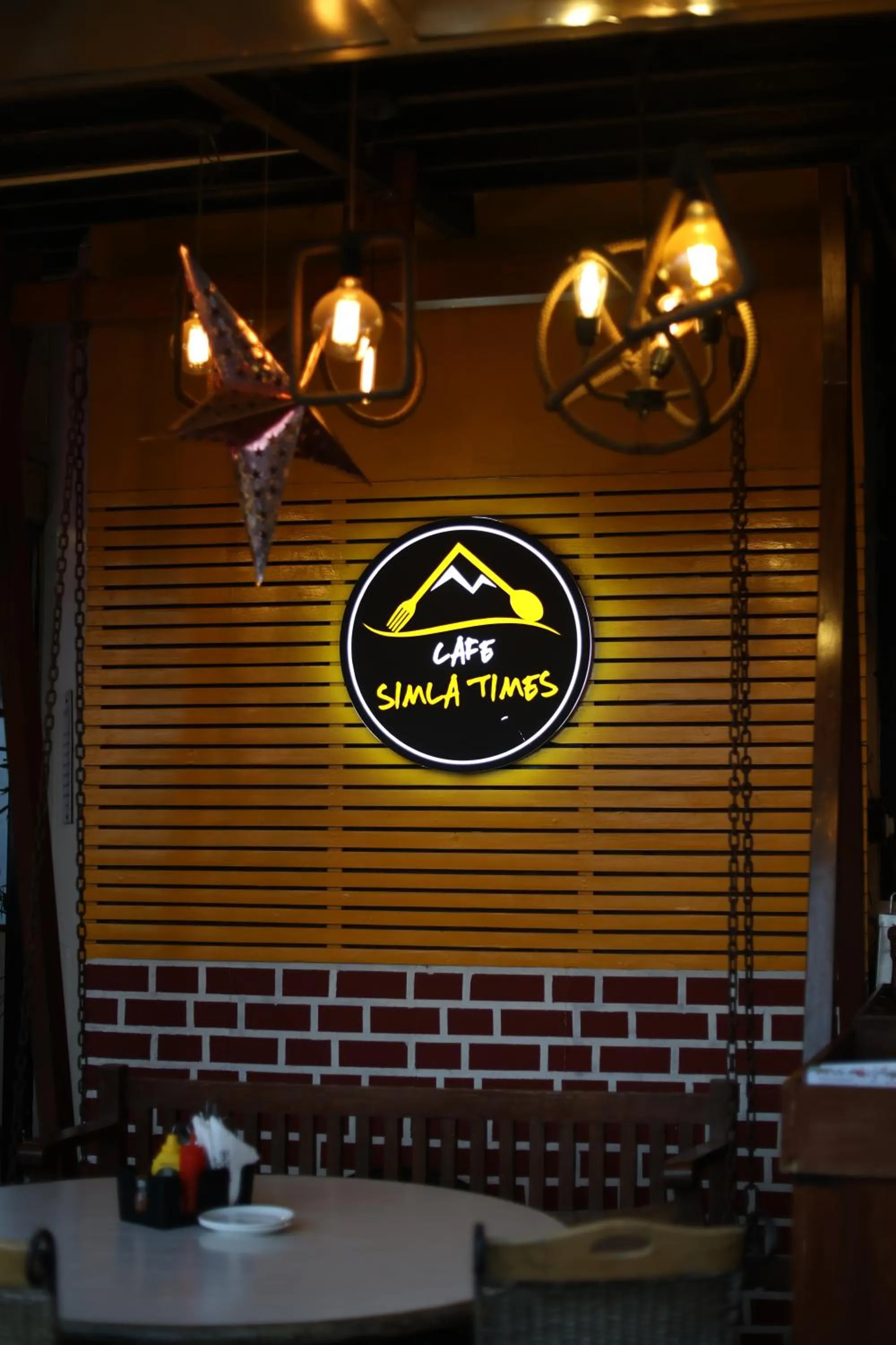 Restaurant/places to eat in Hotel Willow Banks Shimla