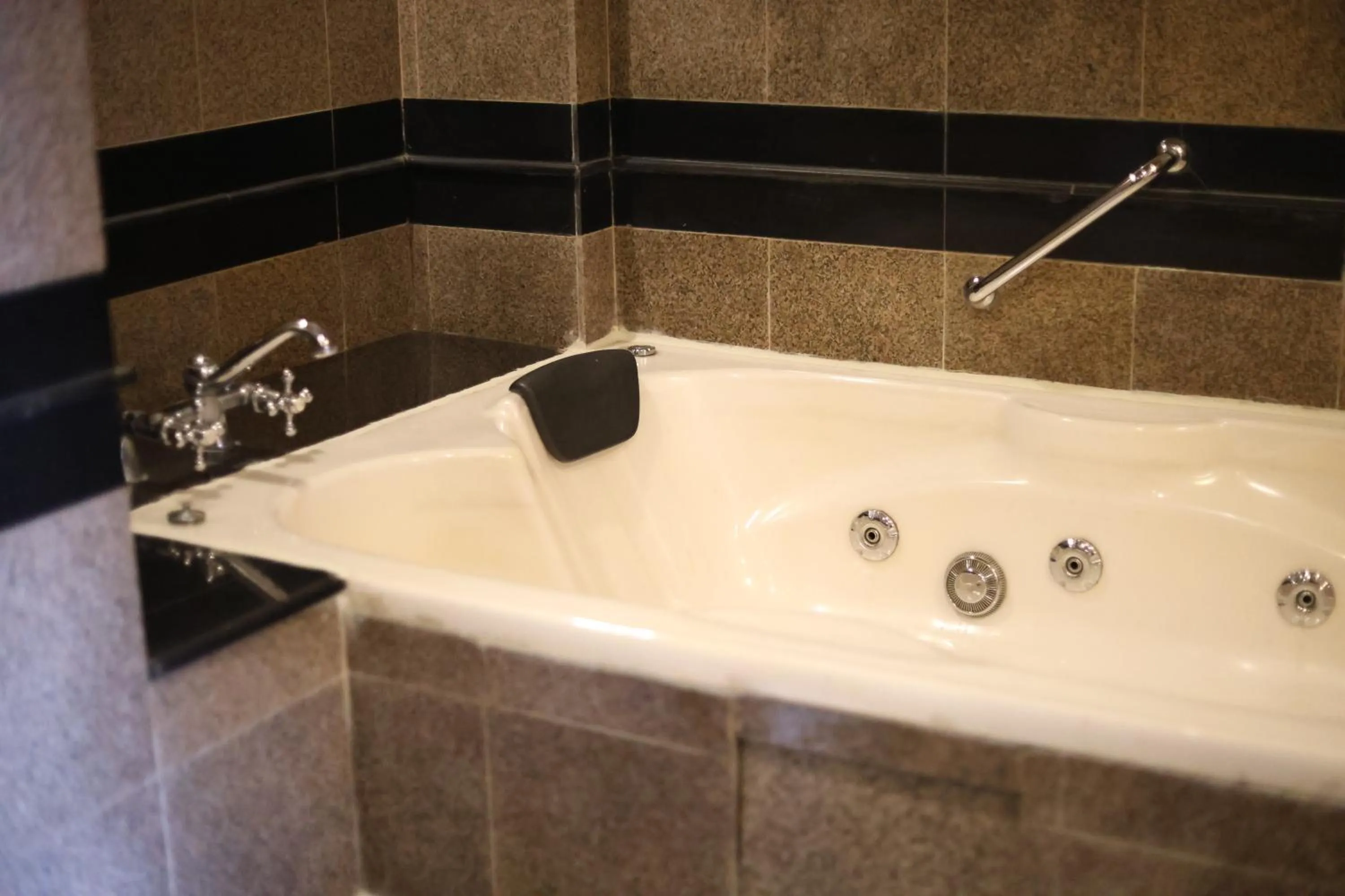 Bath in Hotel Willow Banks Shimla