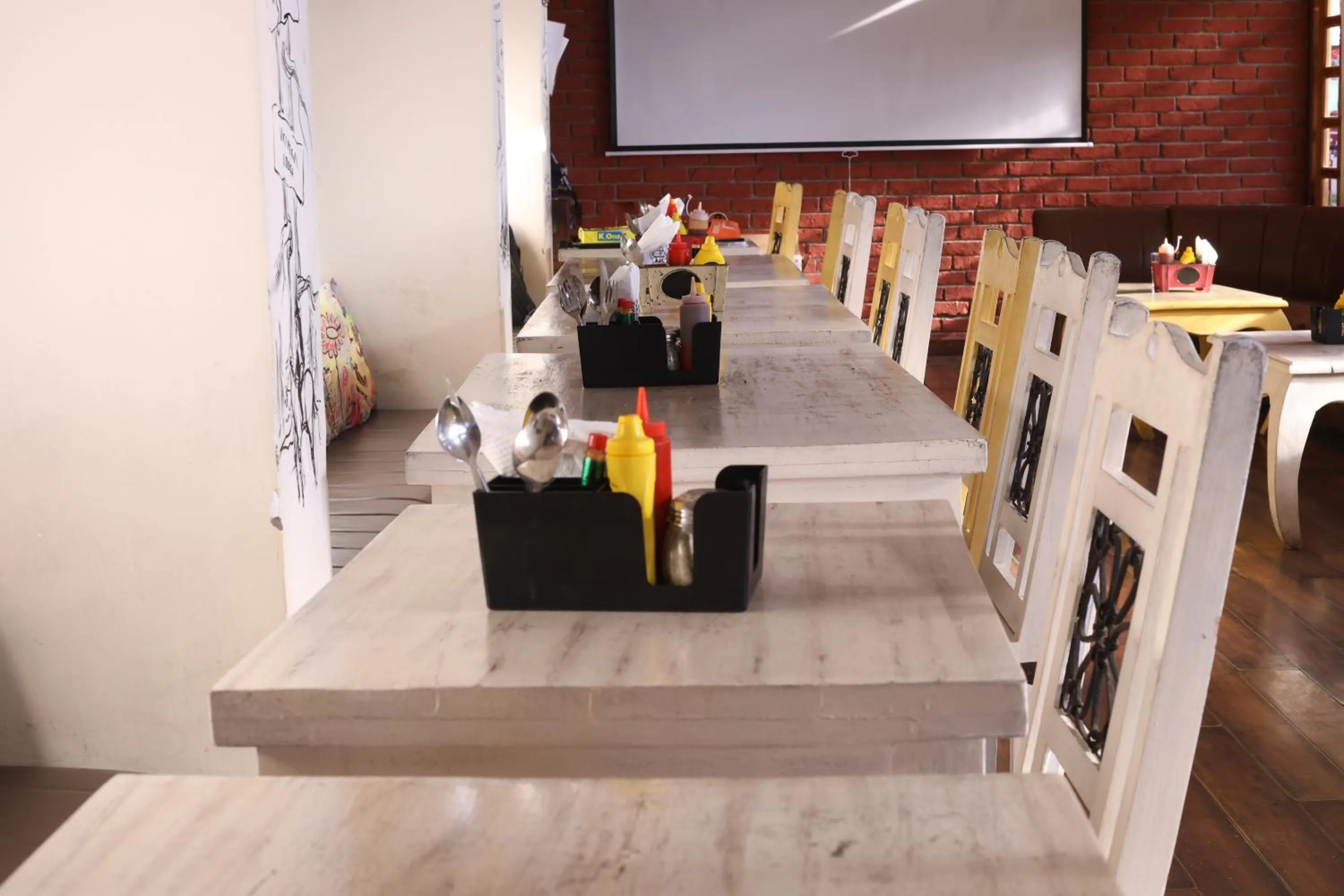 Restaurant/places to eat in Hotel Willow Banks Shimla