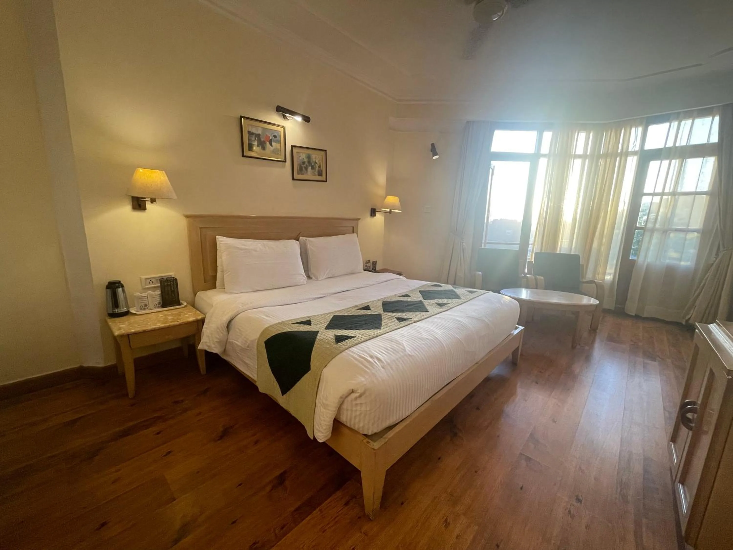 Bedroom, Bed in Hotel Willow Banks Shimla