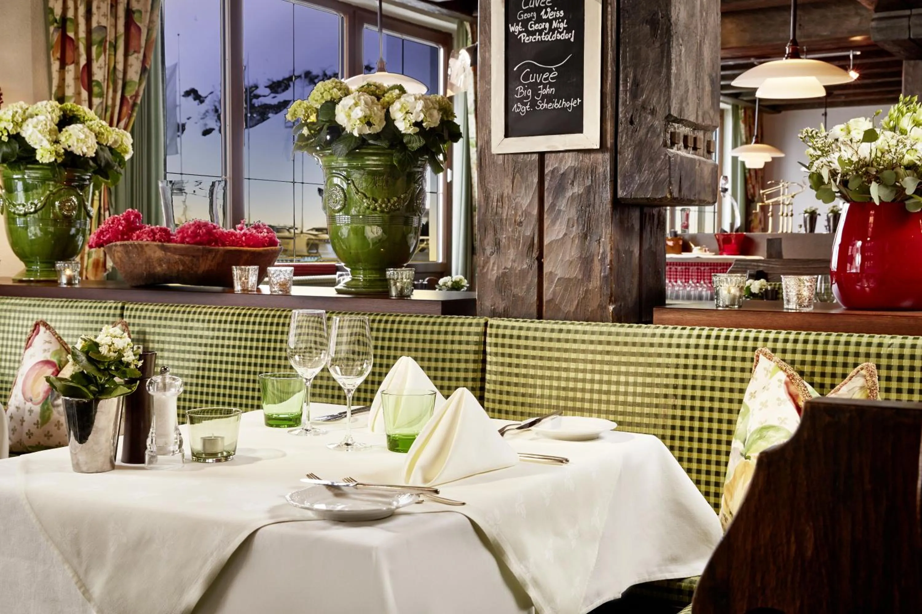 Restaurant/places to eat in Hotel Hirlanda