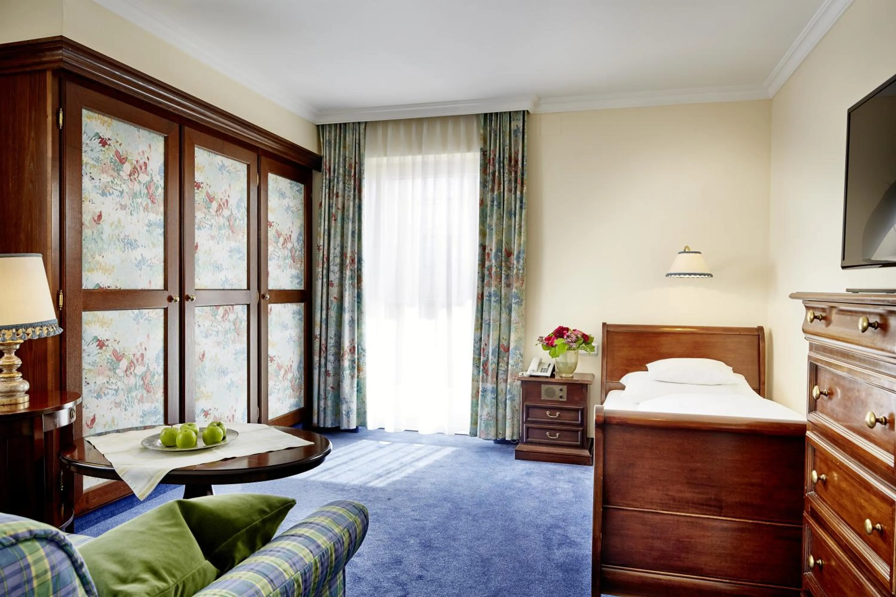 Bedroom, Bed in Hotel Hirlanda