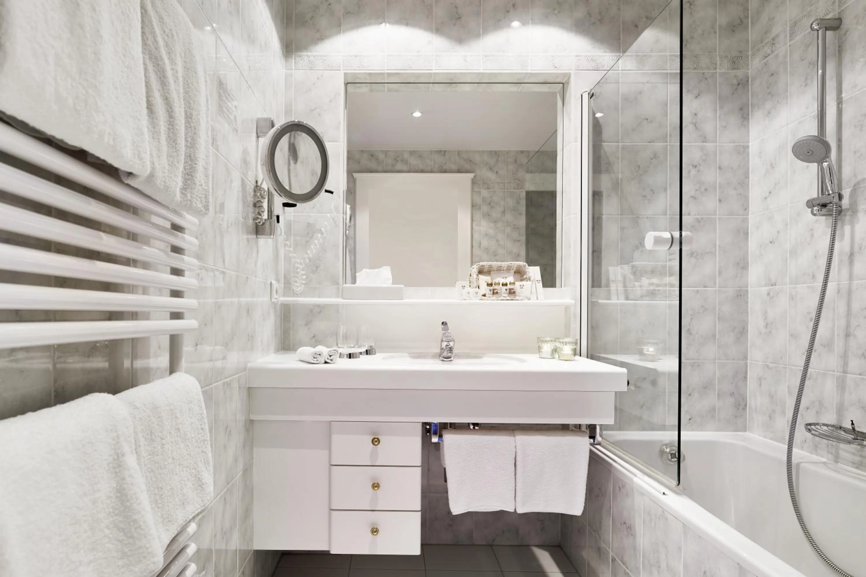 Bathroom in Hotel Hirlanda