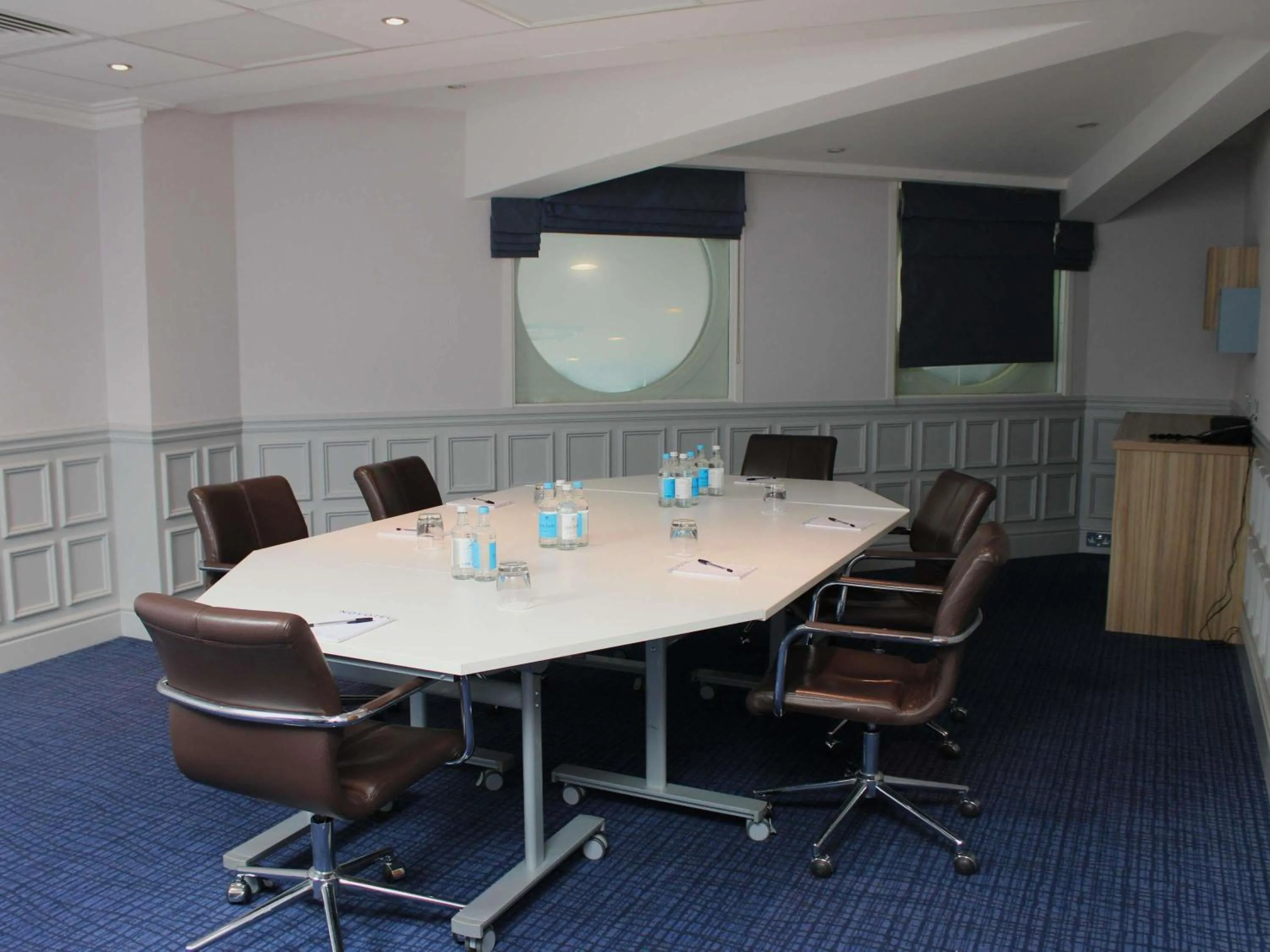 Meeting/conference room in Novotel London Stansted Airport