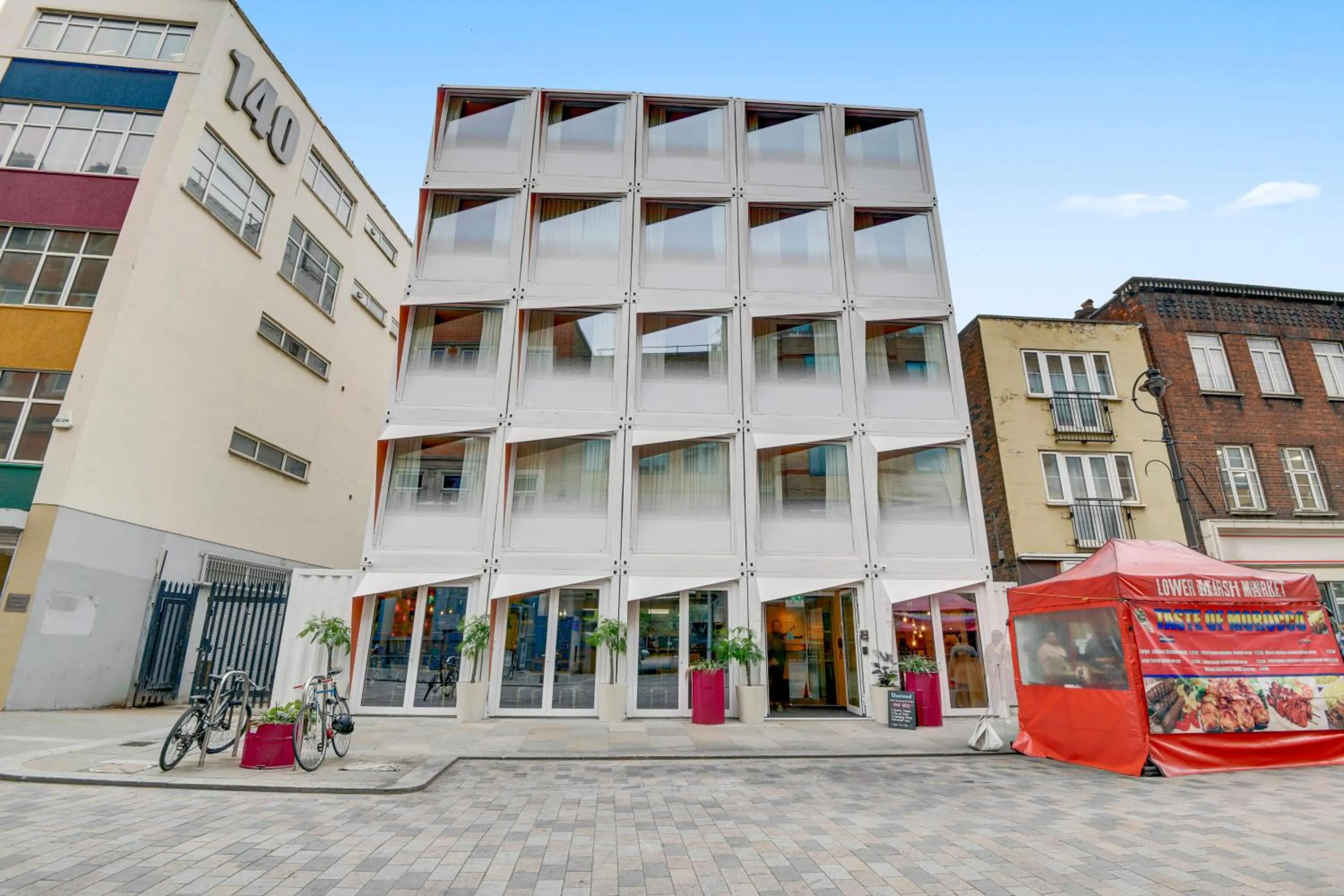 Facade/entrance in Stow Away Waterloo