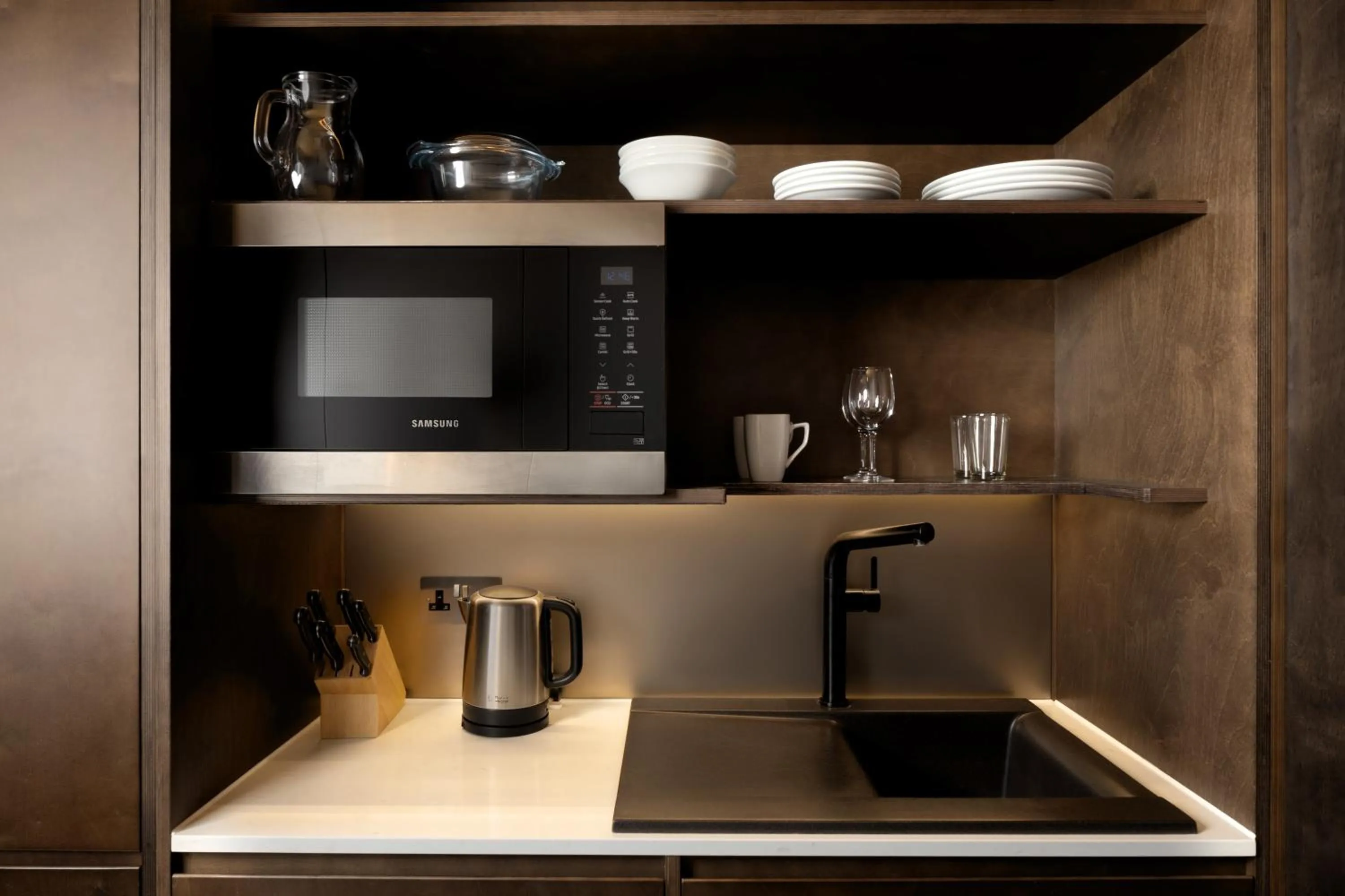 Coffee/tea facilities in Stow Away Waterloo