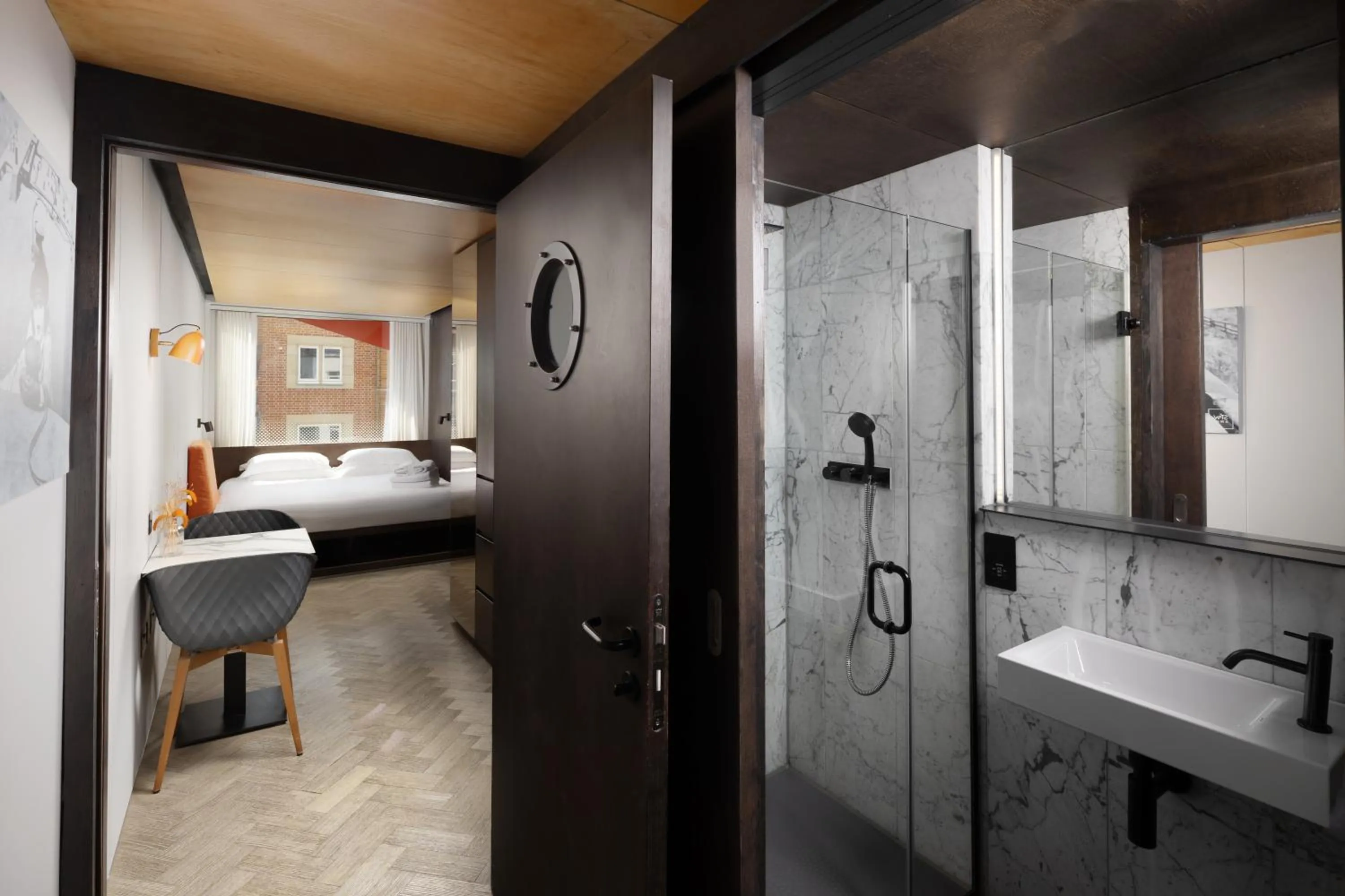 Shower, Bed in Stow Away Waterloo