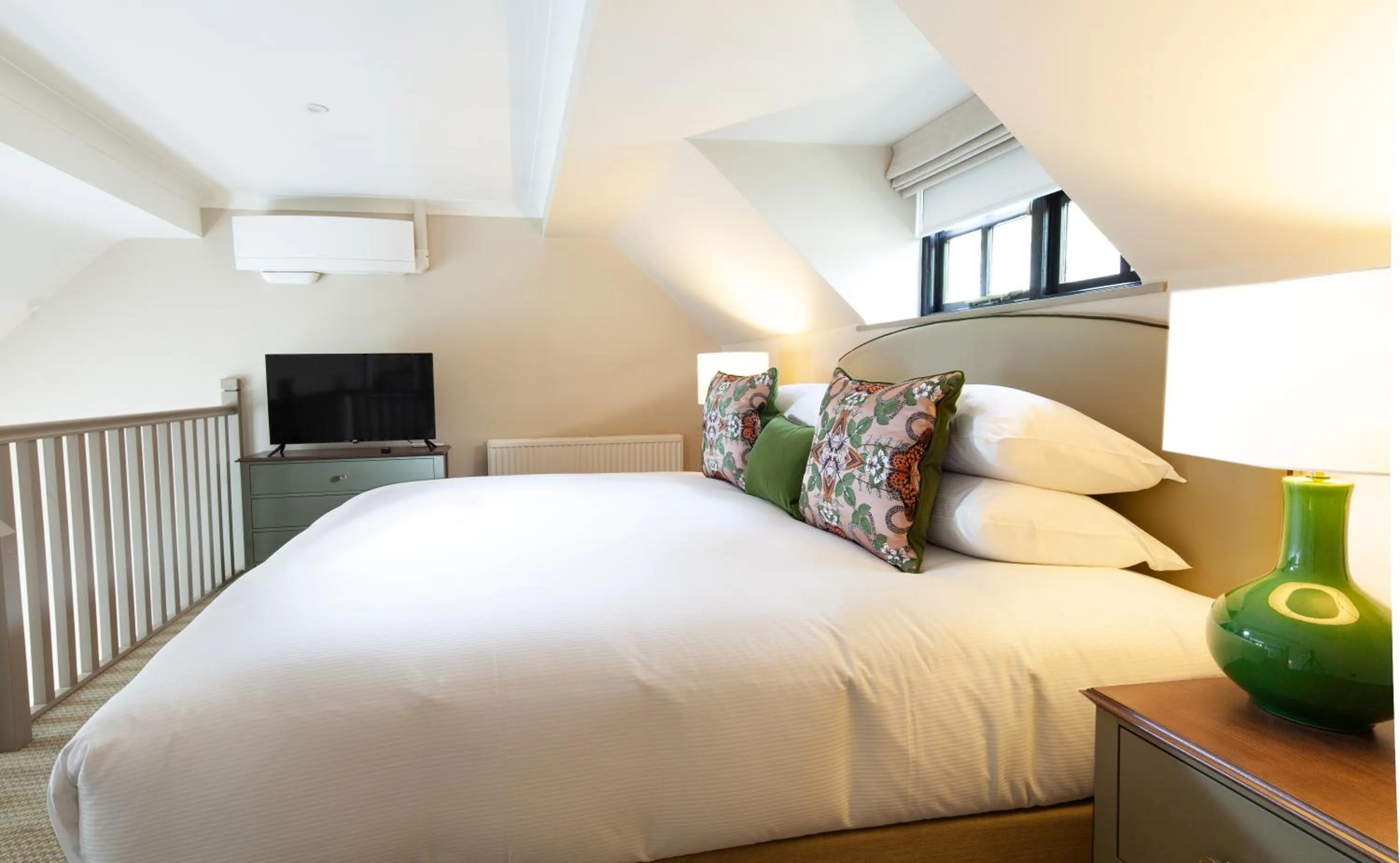 Bed in Foxhills Club & Resort