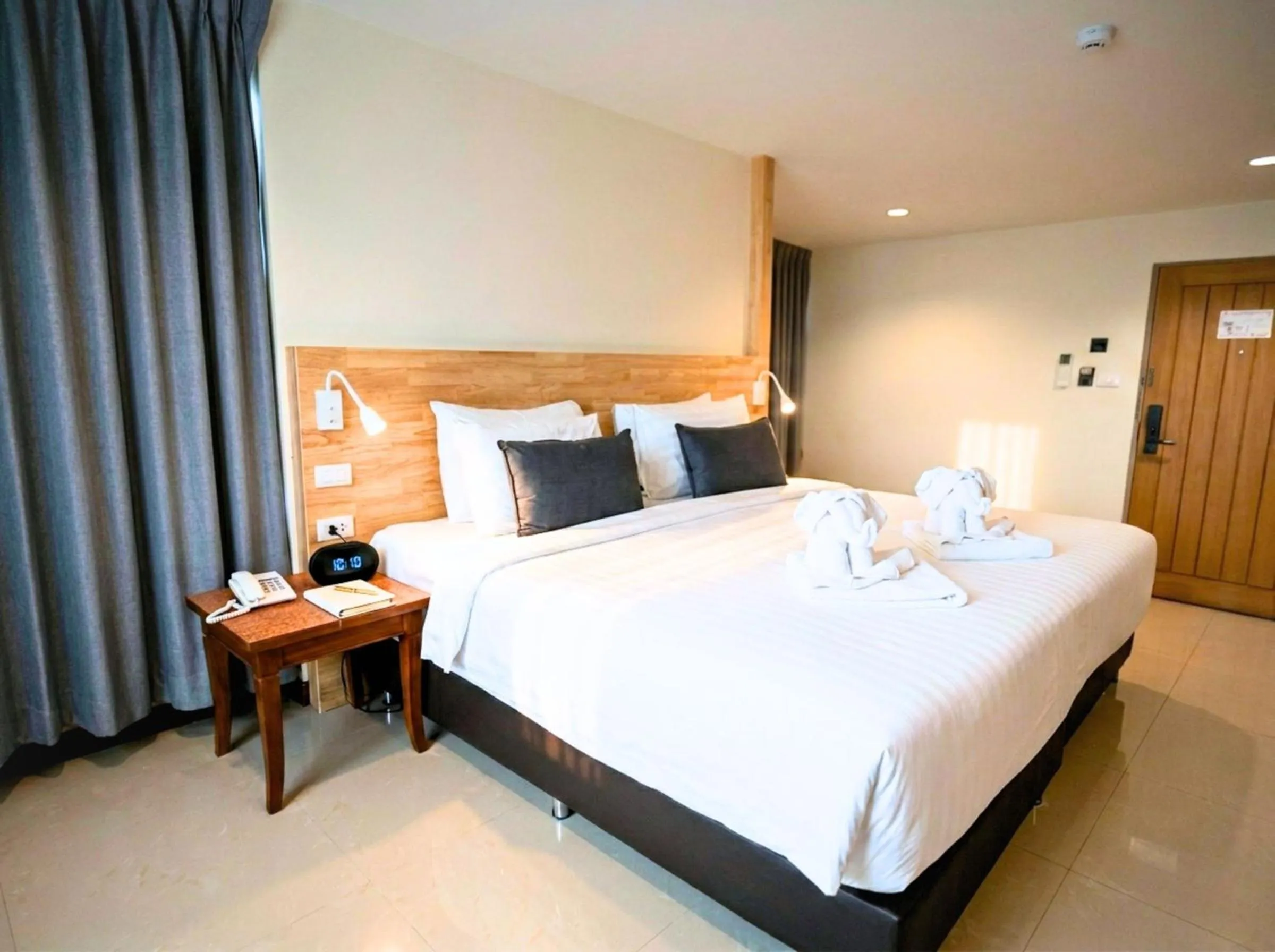 Bed in Orchid Garden Hotel Patong