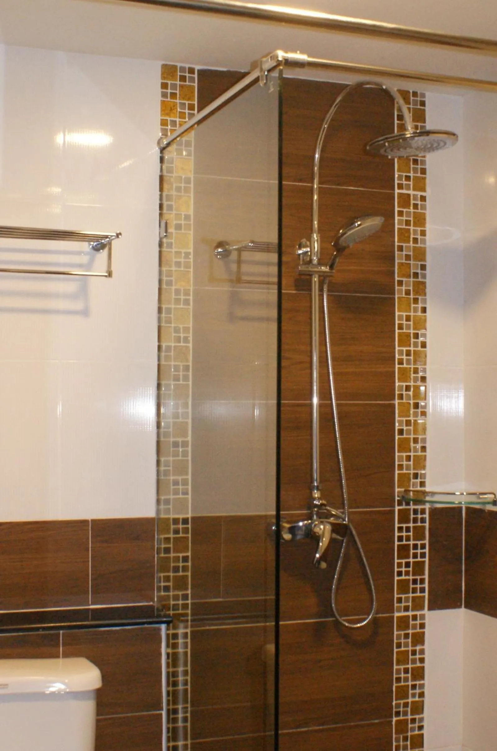 Shower in Orchid Resortel