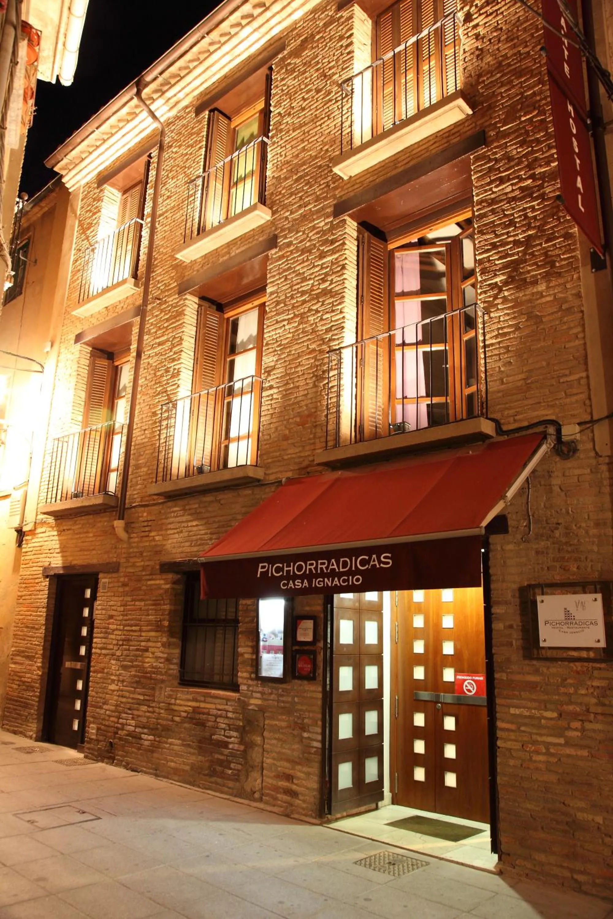 Facade/entrance in Hostal Pichorradicas