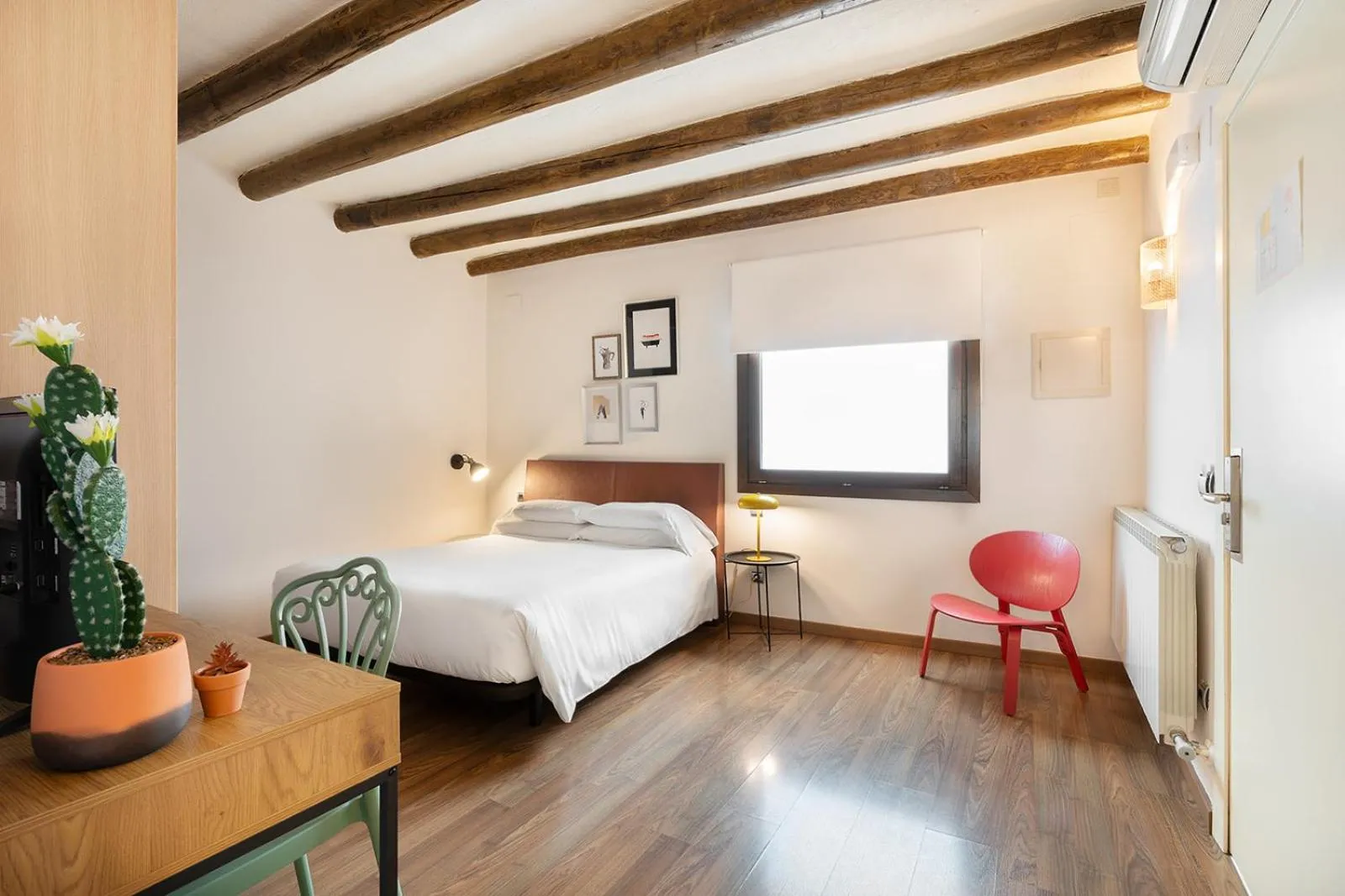Bed in Hostal Pichorradicas