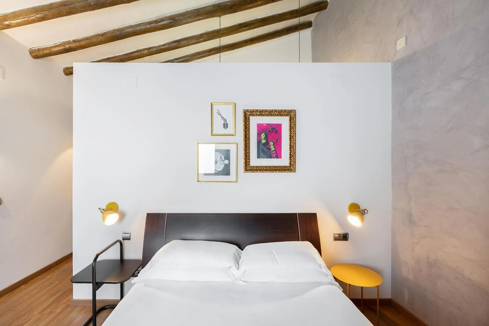 Bed in Hostal Pichorradicas
