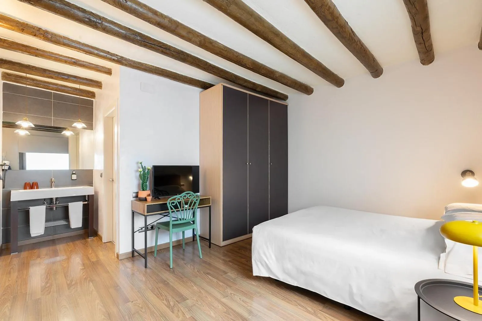 Bed in Hostal Pichorradicas