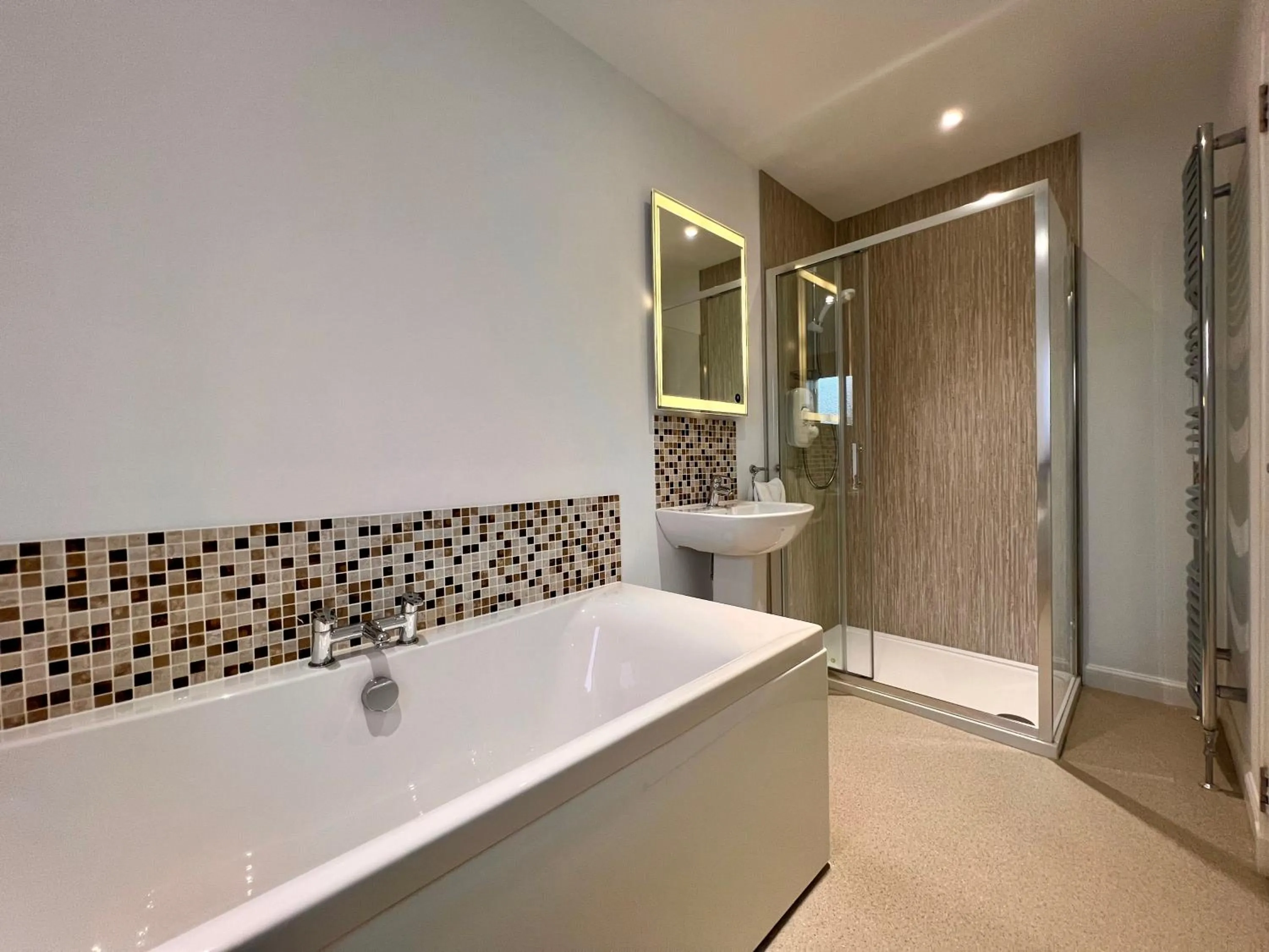 Shower in Laichmoray Hotel