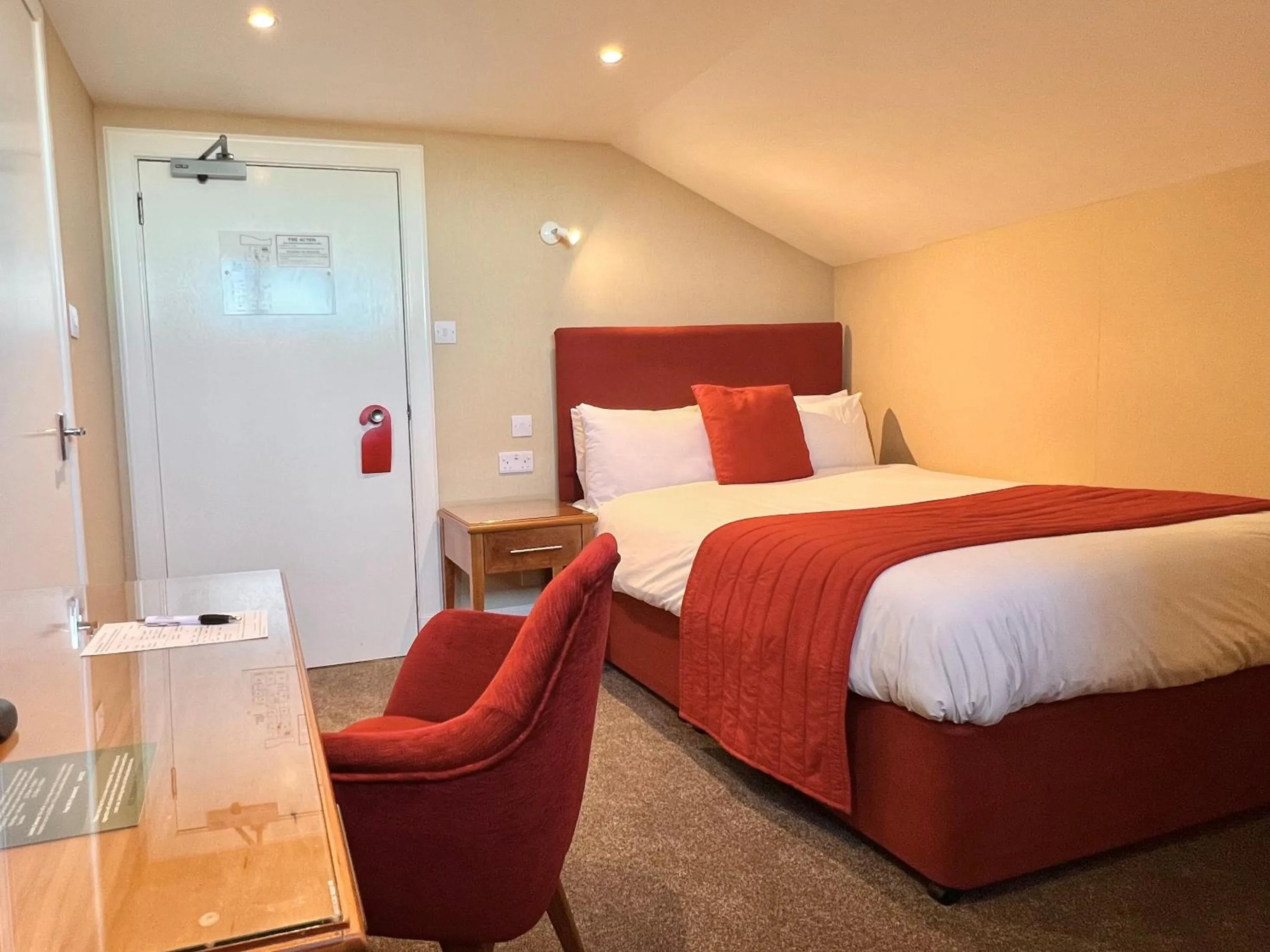 Bed in Laichmoray Hotel