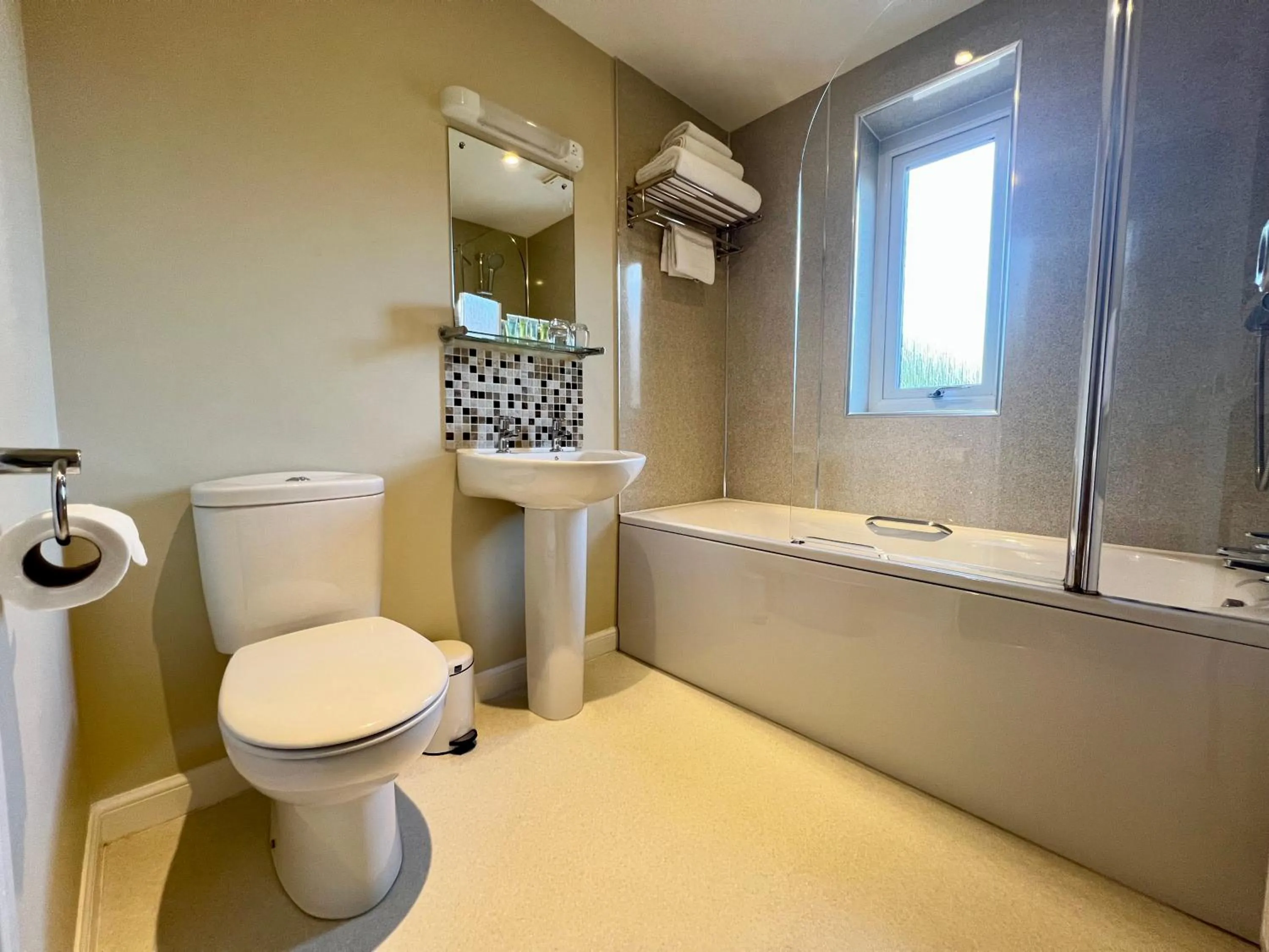 Shower in Laichmoray Hotel