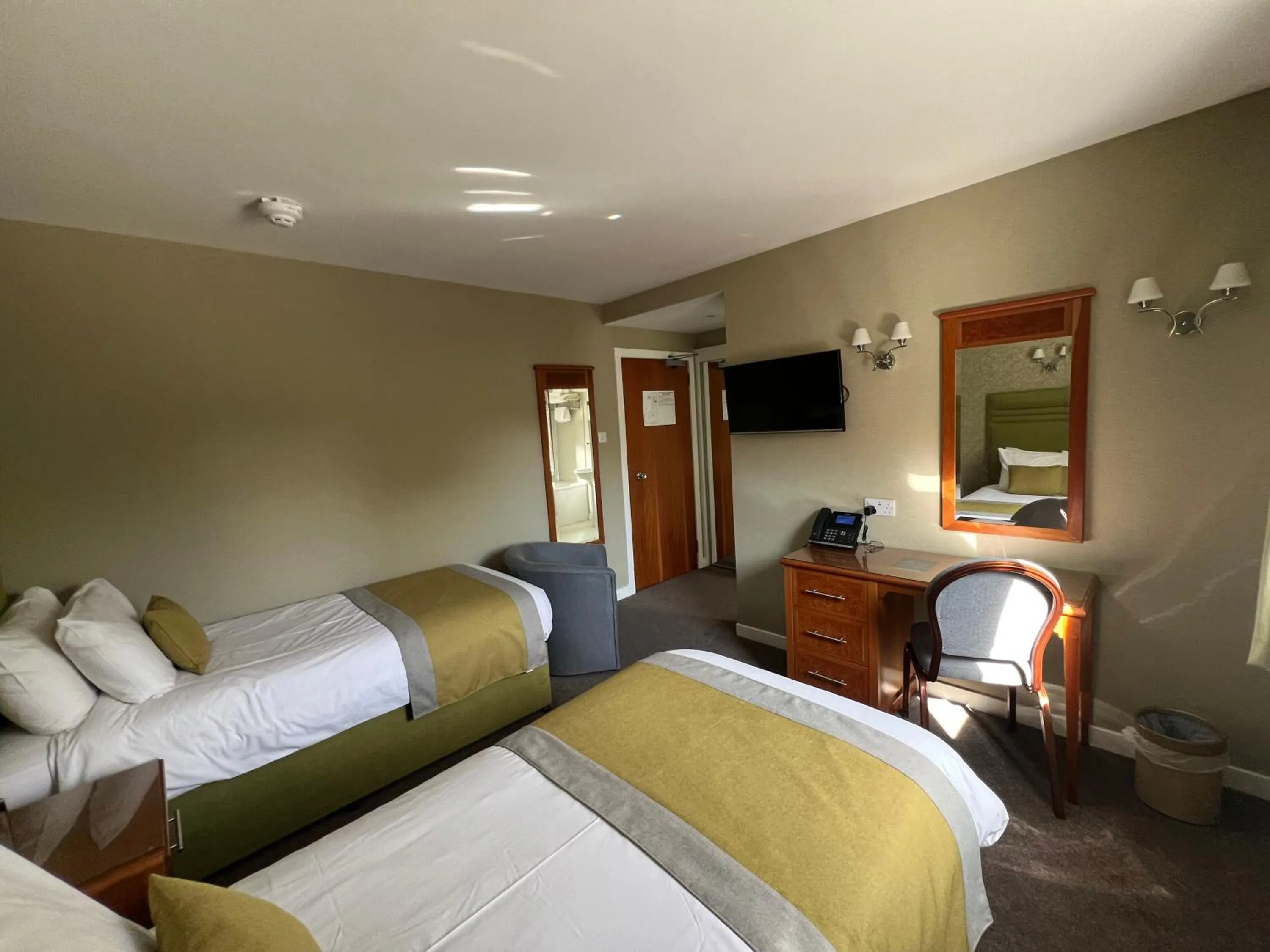 Photo of the whole room, Bed in Laichmoray Hotel