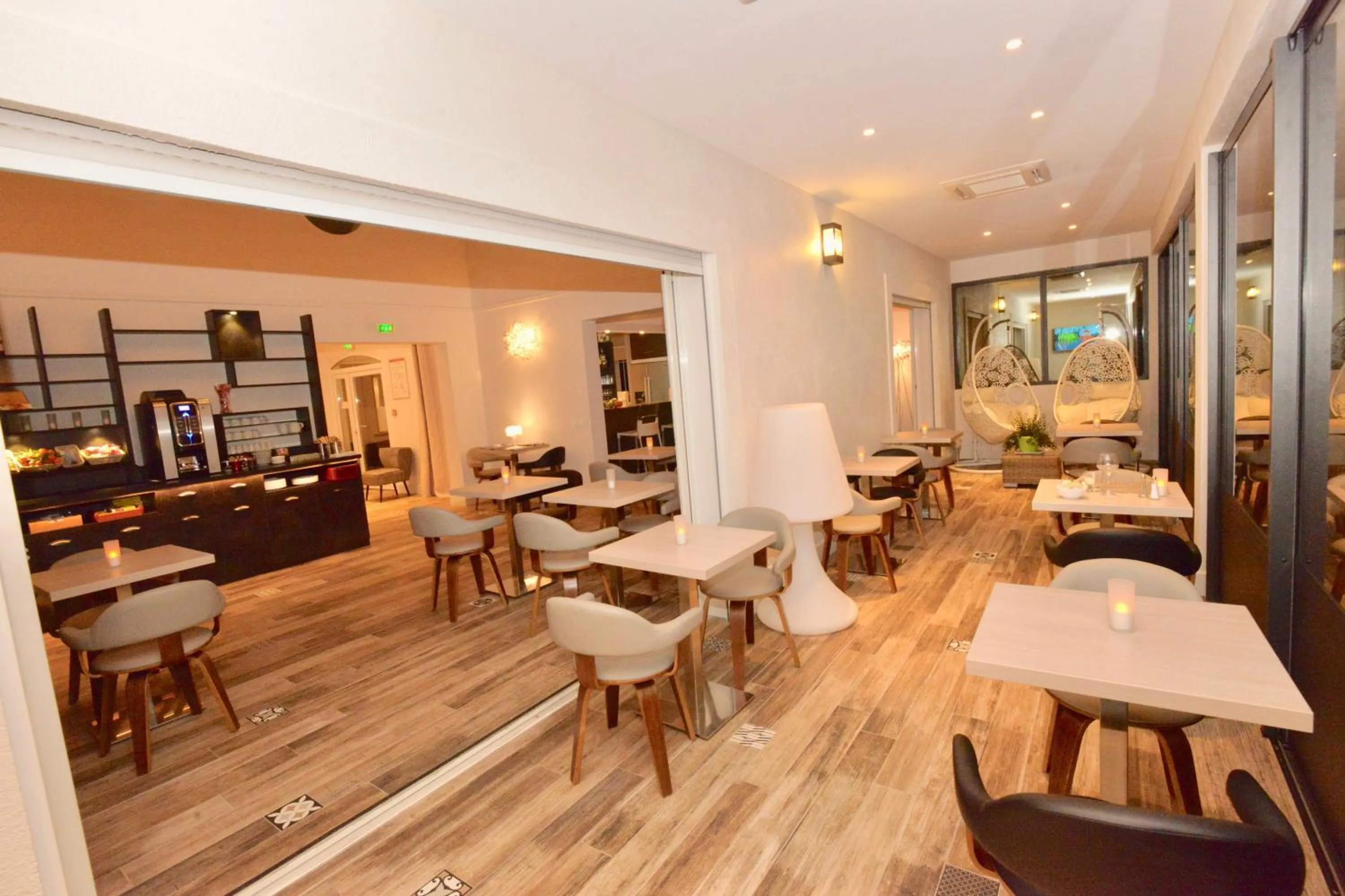 Patio in Hôtel Villa Sophia - ADULTS ONLY JULY AND AUGUST