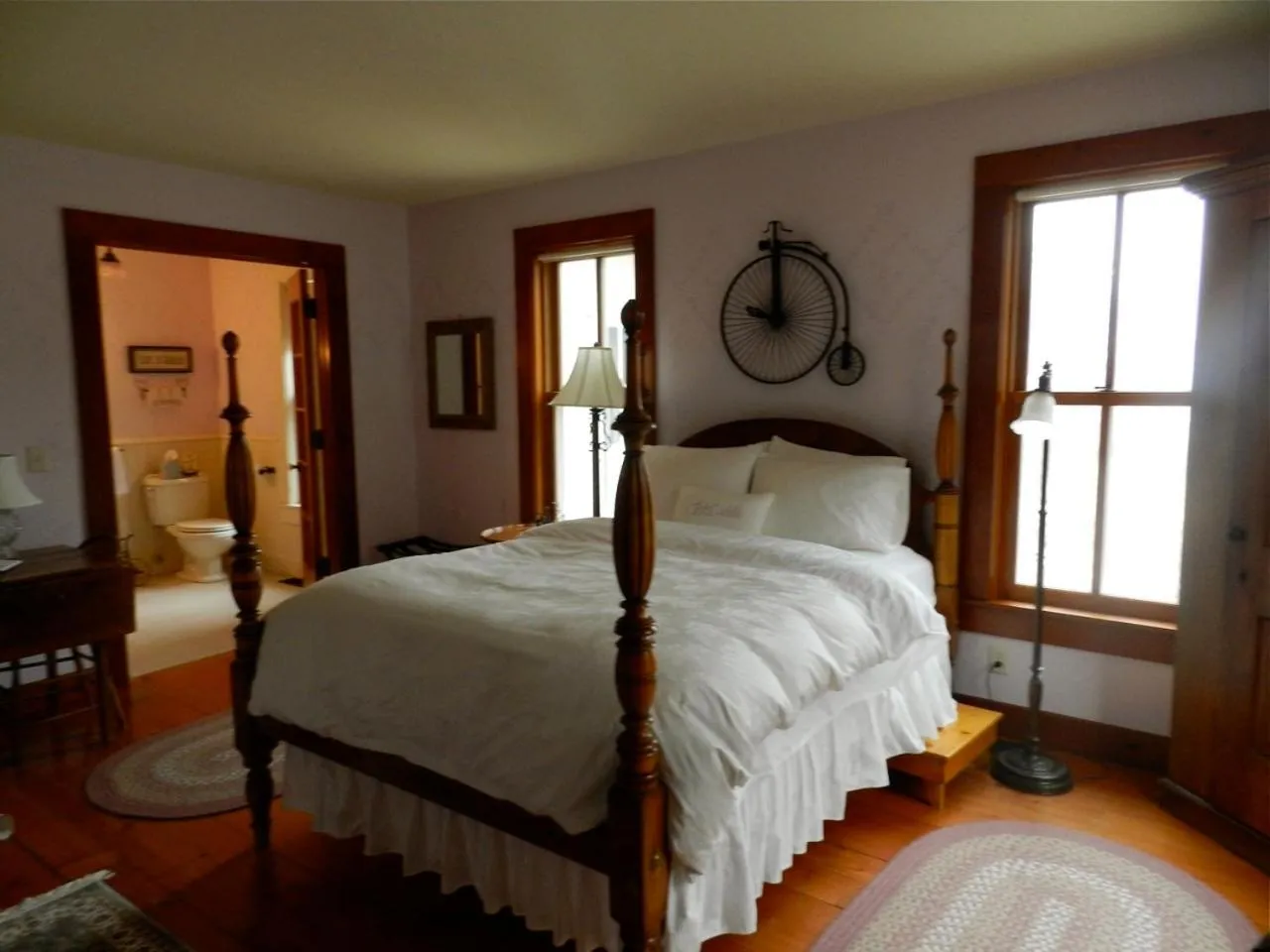 Photo of the whole room, Bed in Round Barn Farm B & B Event Center