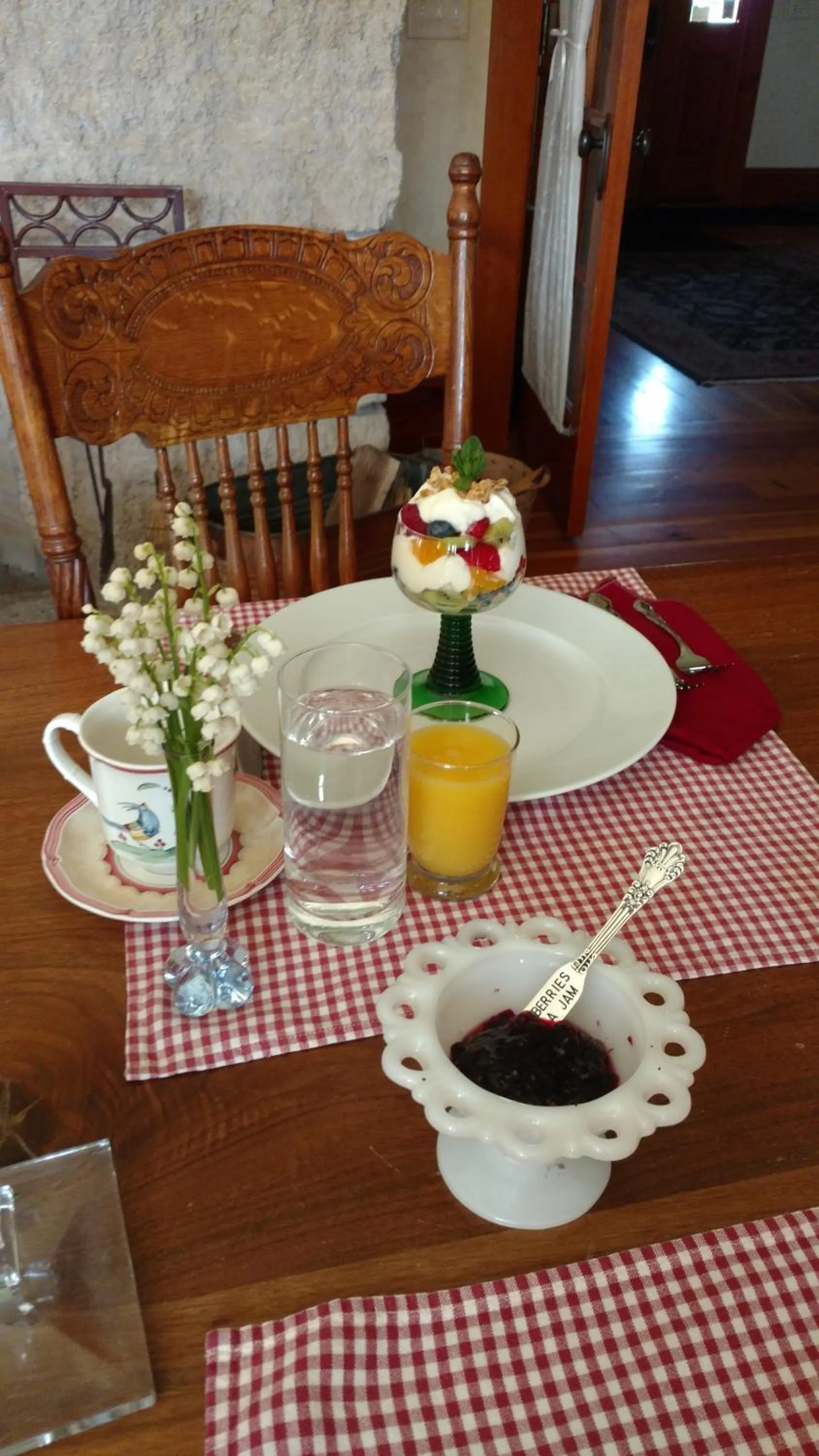 Breakfast in Round Barn Farm B & B Event Center