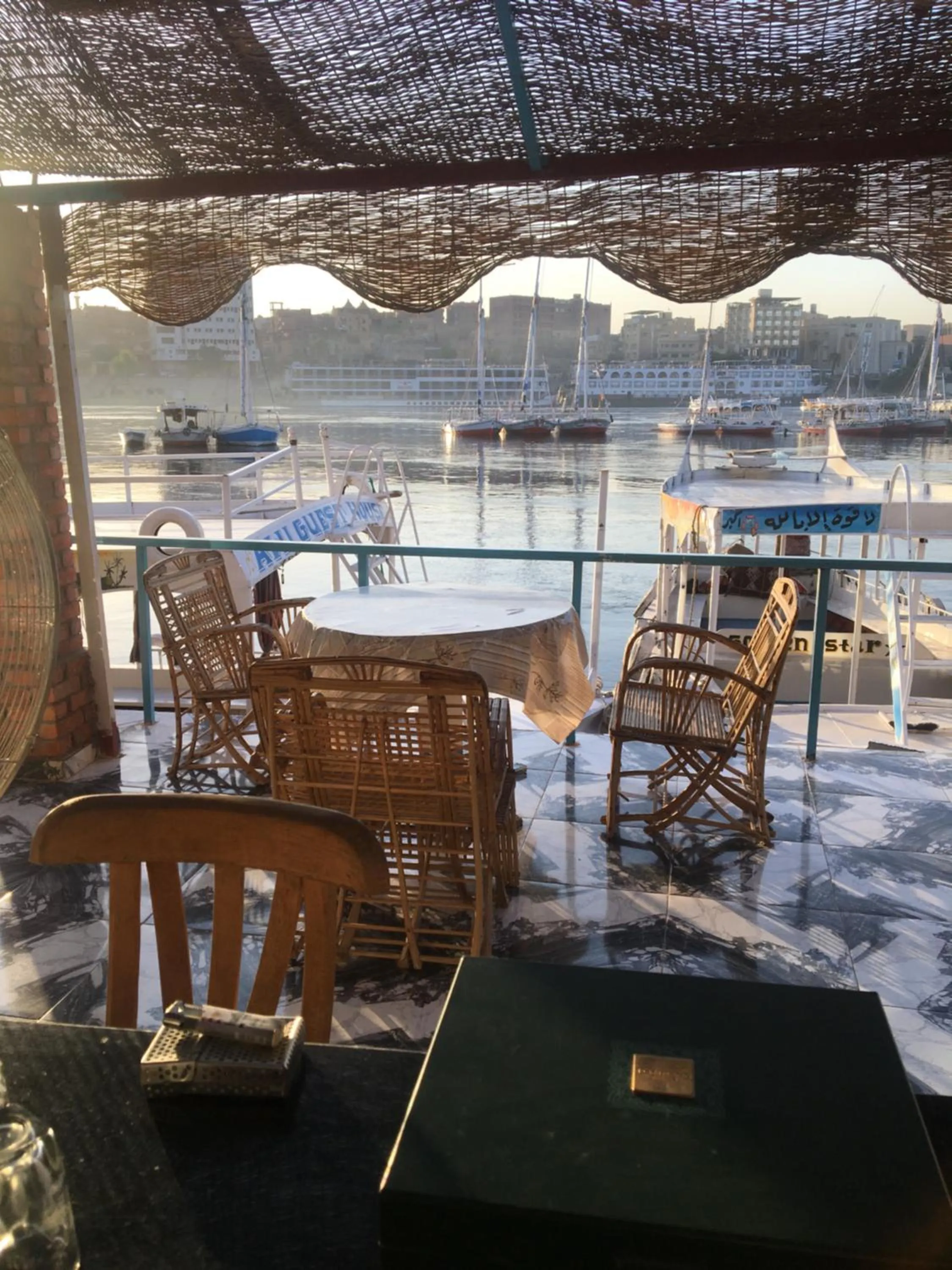 Restaurant/places to eat in Awi Guest House