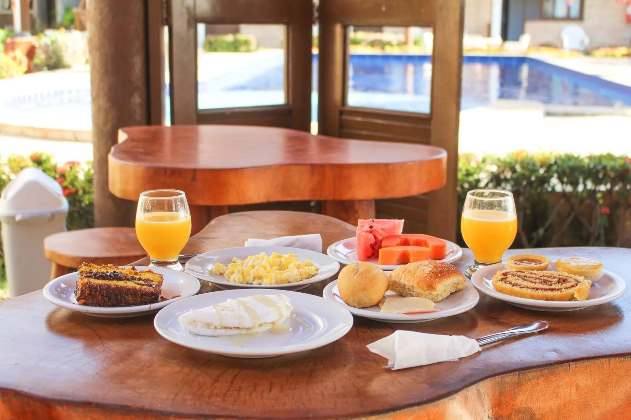 Swimming pool in Pousada Coqueiro Verde