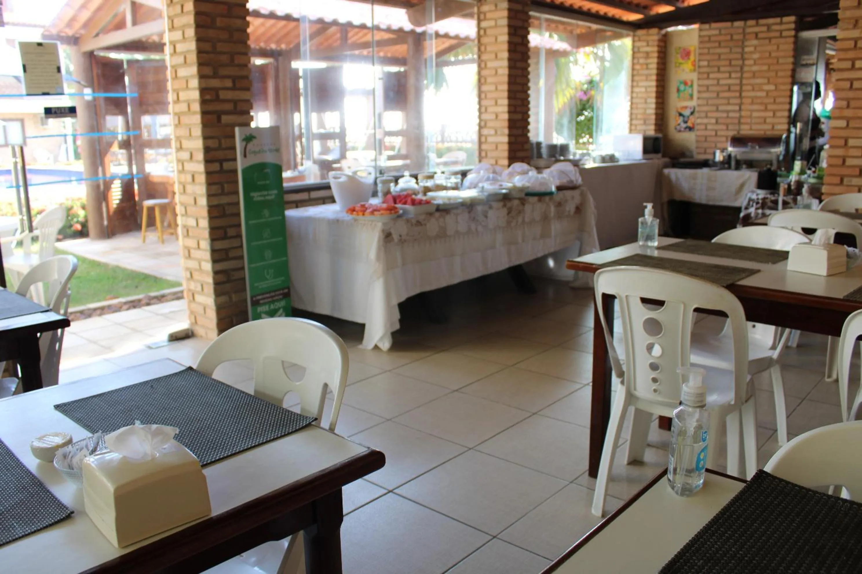 Restaurant/places to eat in Pousada Coqueiro Verde