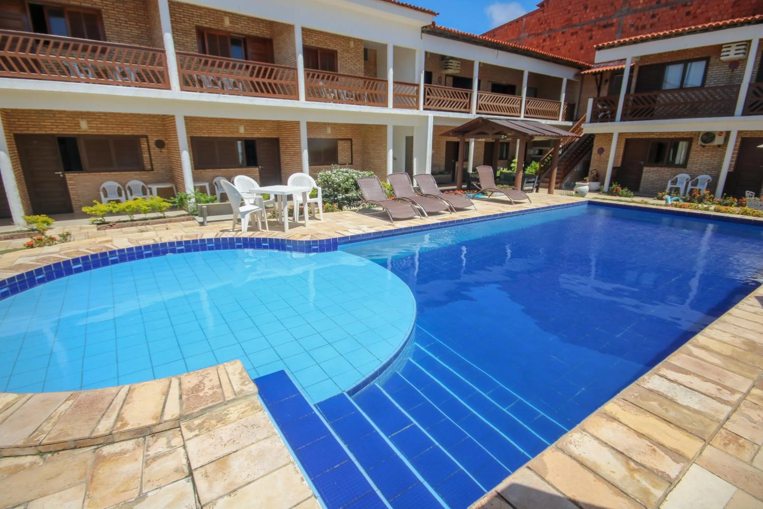 Swimming pool in Pousada Coqueiro Verde