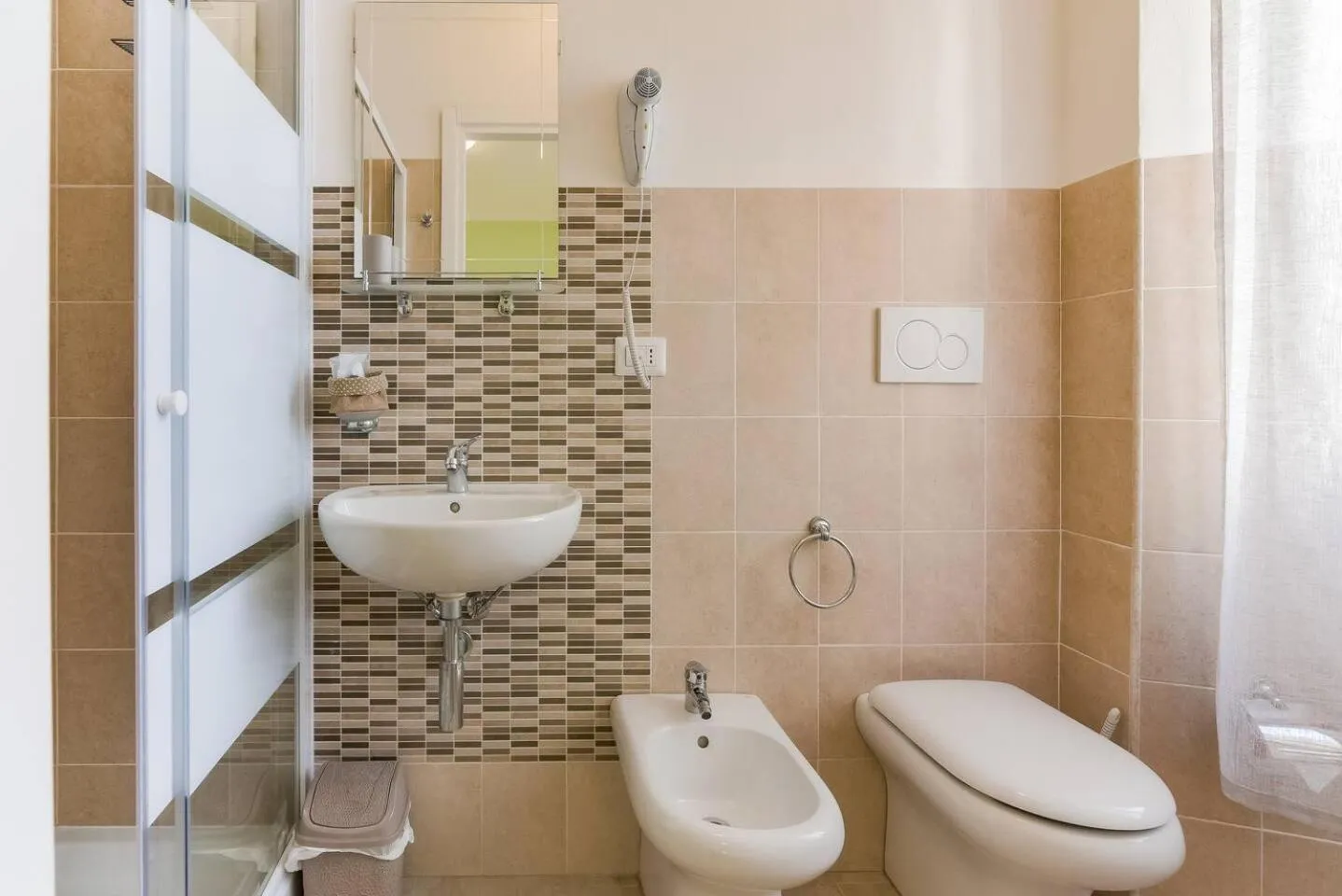 Toilet in Leolù Guesthouse Alghero