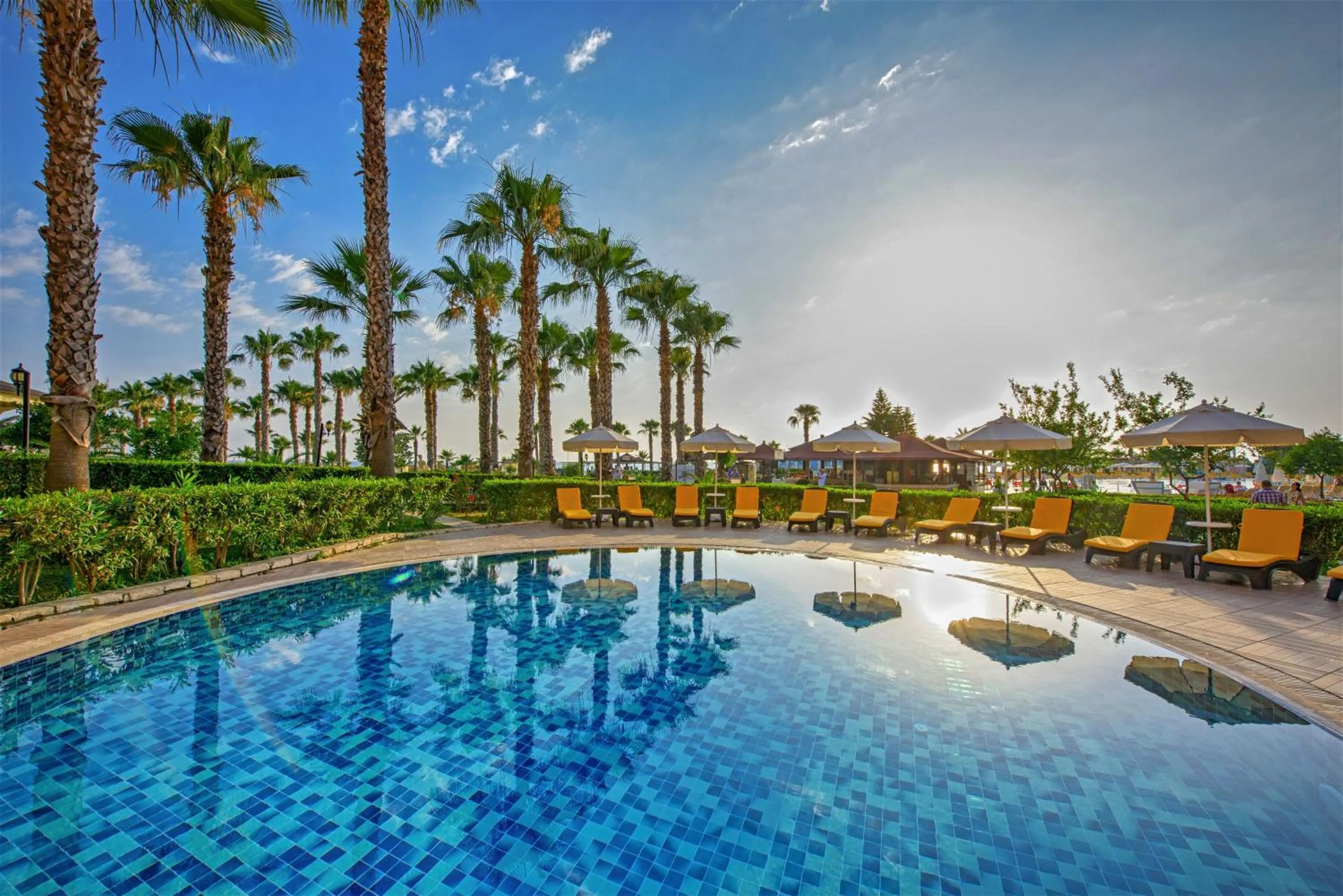 Property building in Justiniano Club Park Conti