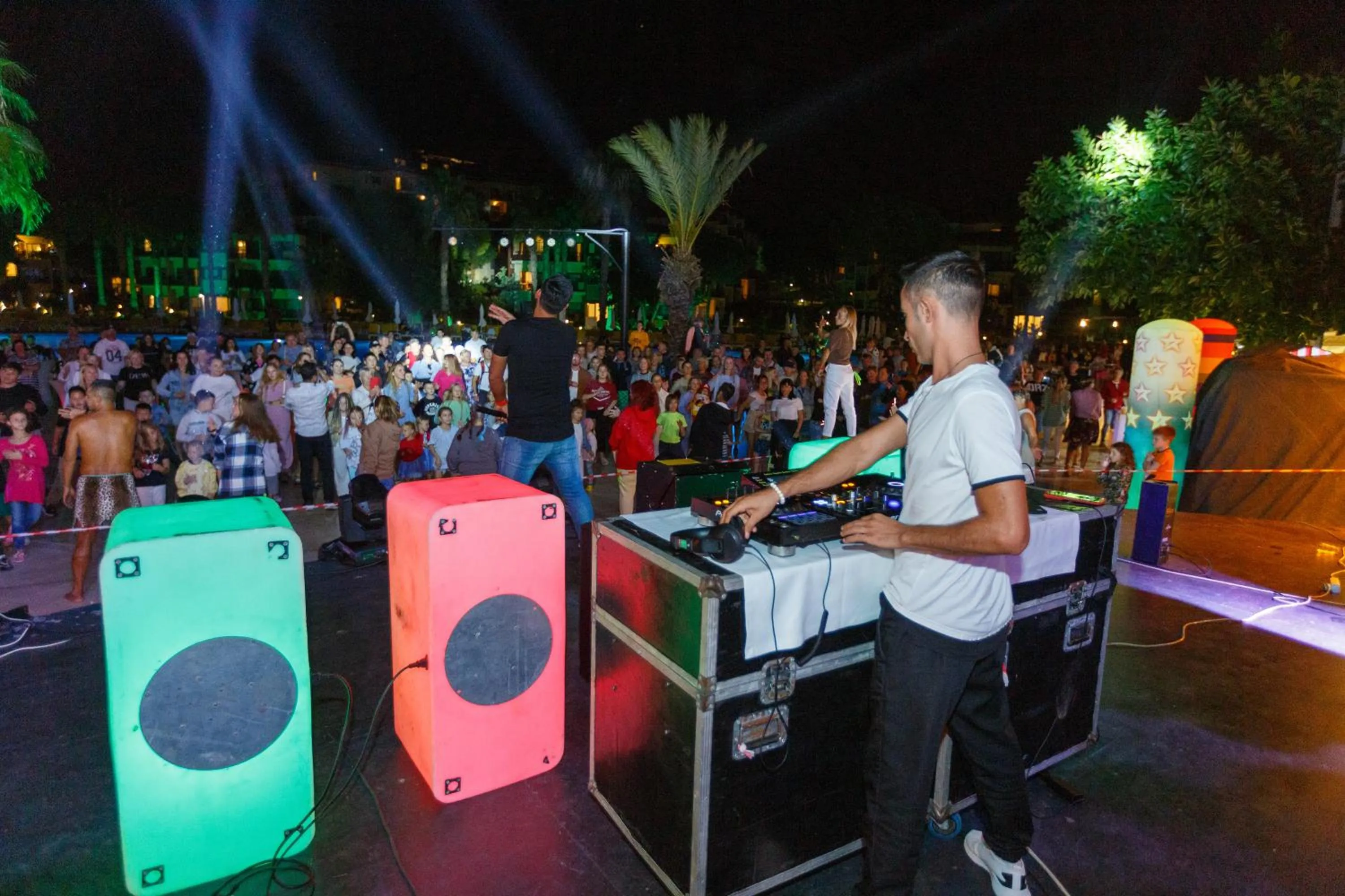 Evening entertainment in Justiniano Club Park Conti