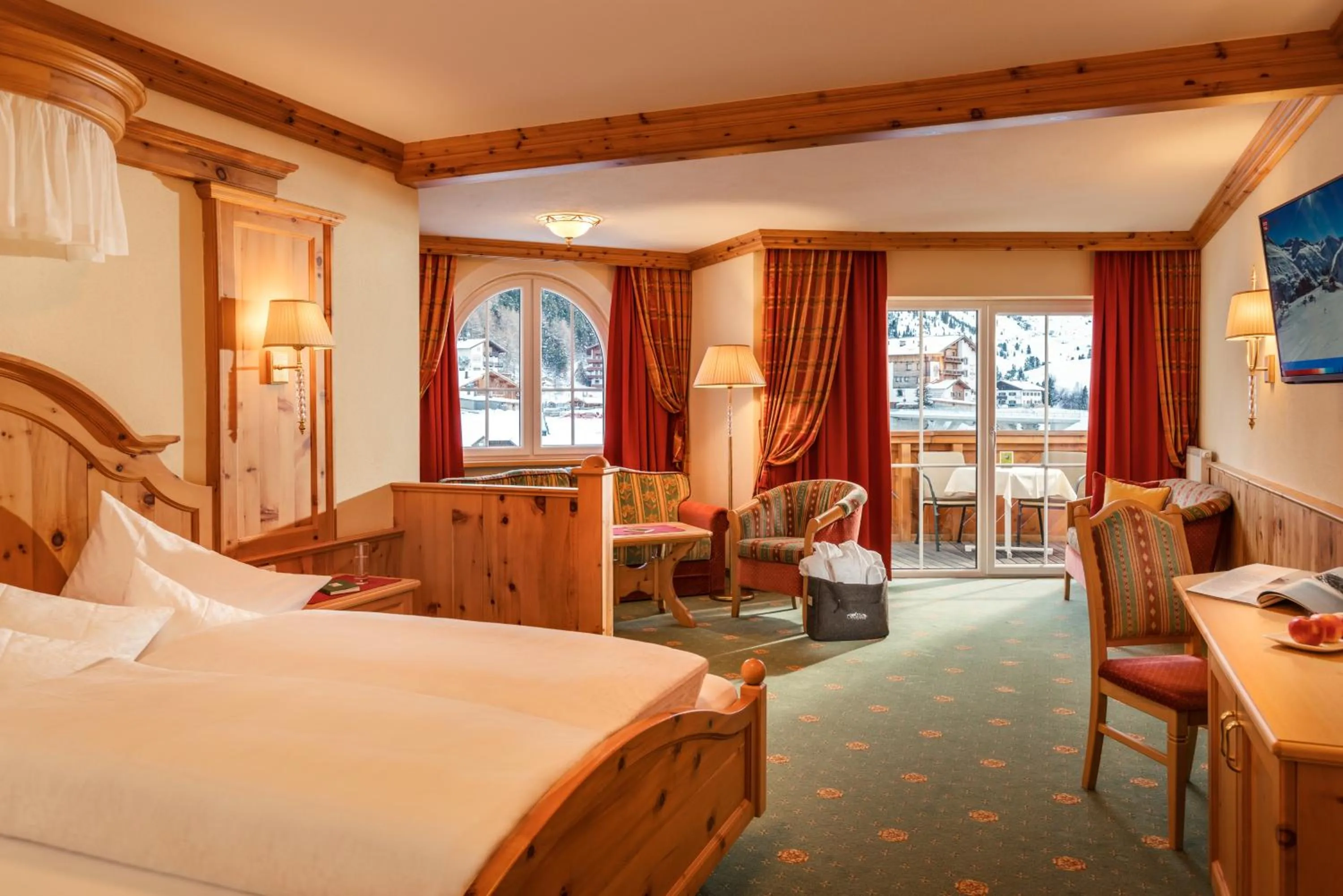 Balcony/Terrace, Bed in Hotel Venter Bergwelt