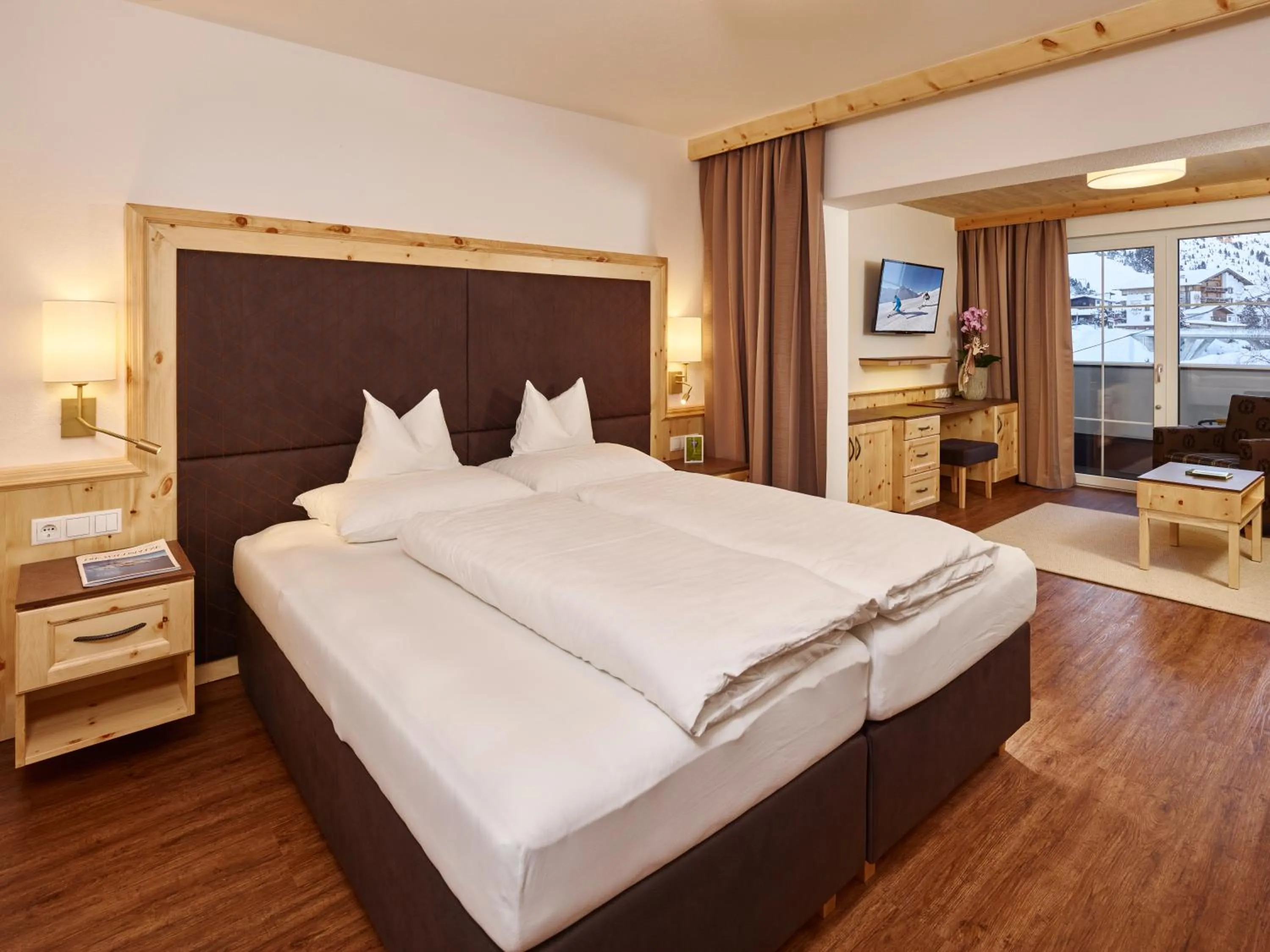 Balcony/Terrace, Bed in Hotel Venter Bergwelt