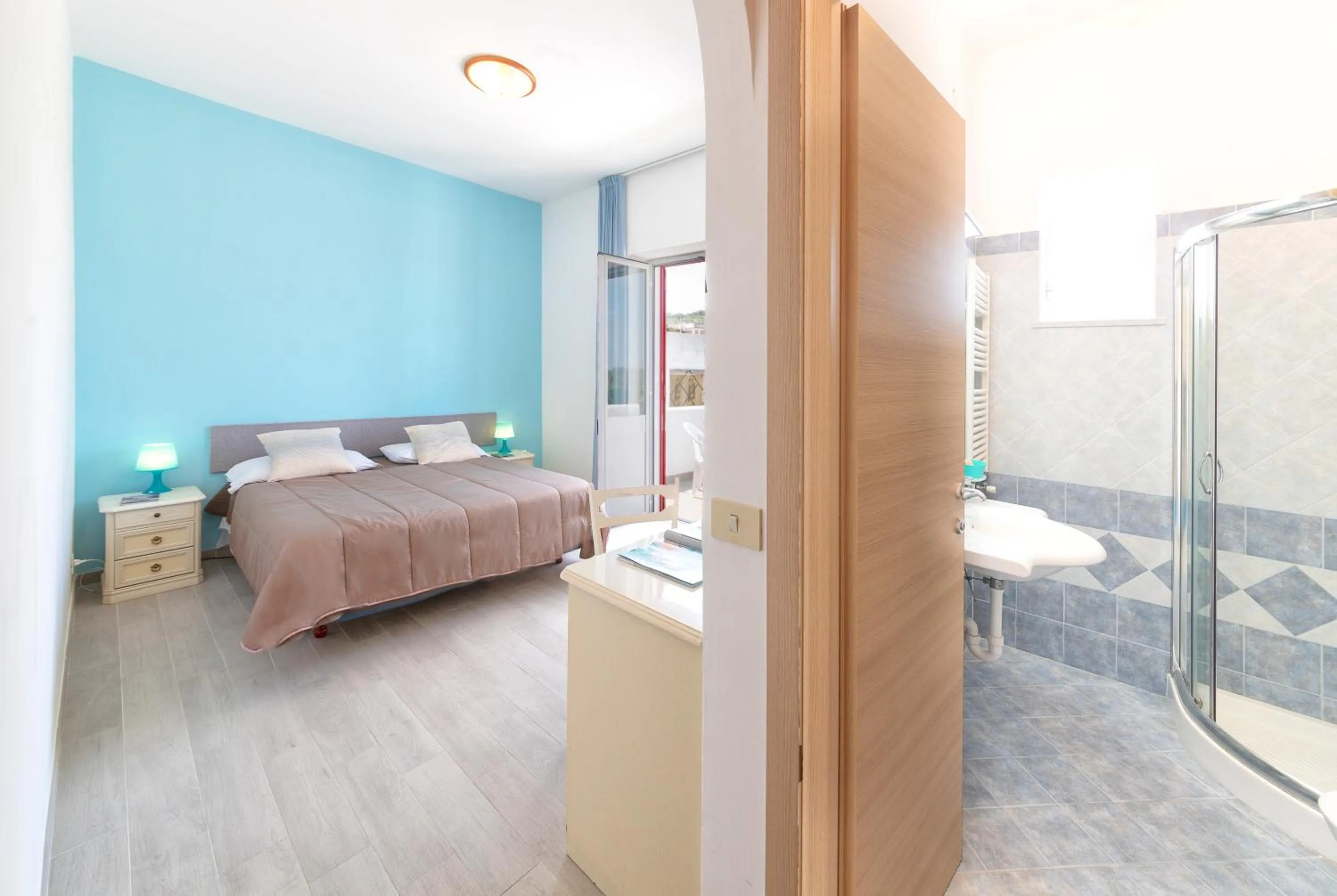 Shower, Bed in Hotel Costa Citara