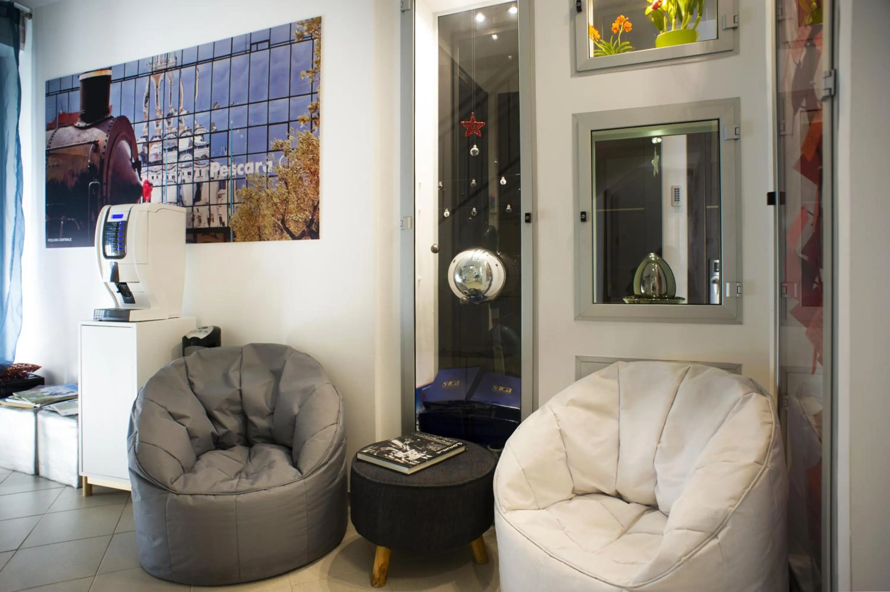 Communal lounge/ TV room in Bella Pescara B&B