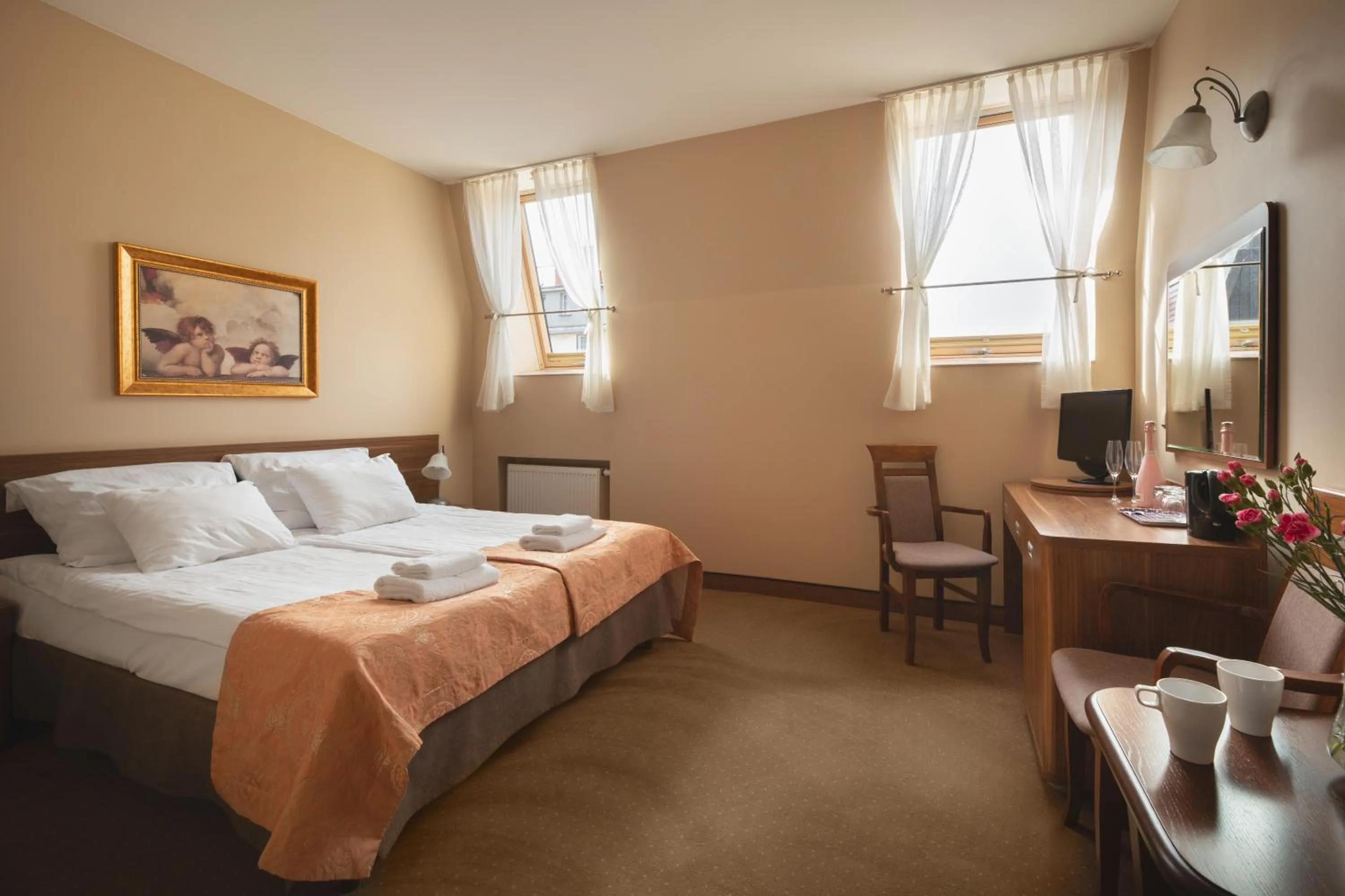 Parking, Bed in Paria Hotel