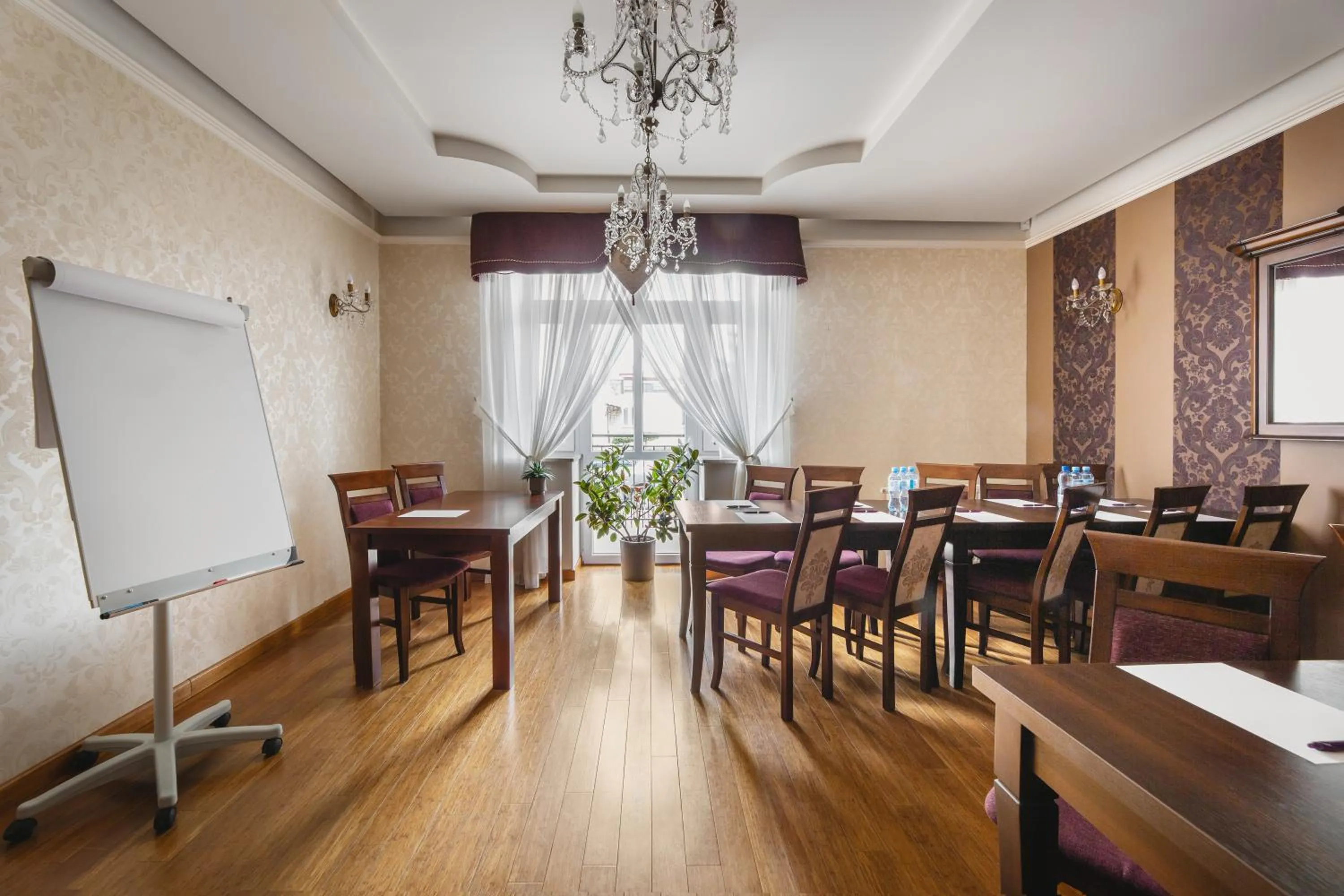 Business facilities in Paria Hotel