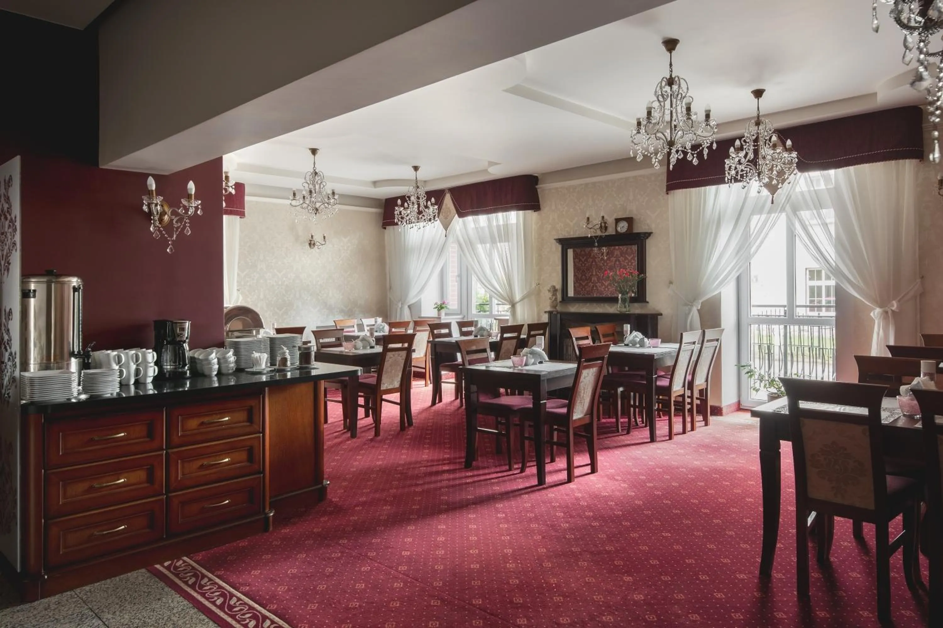 Restaurant/places to eat in Paria Hotel