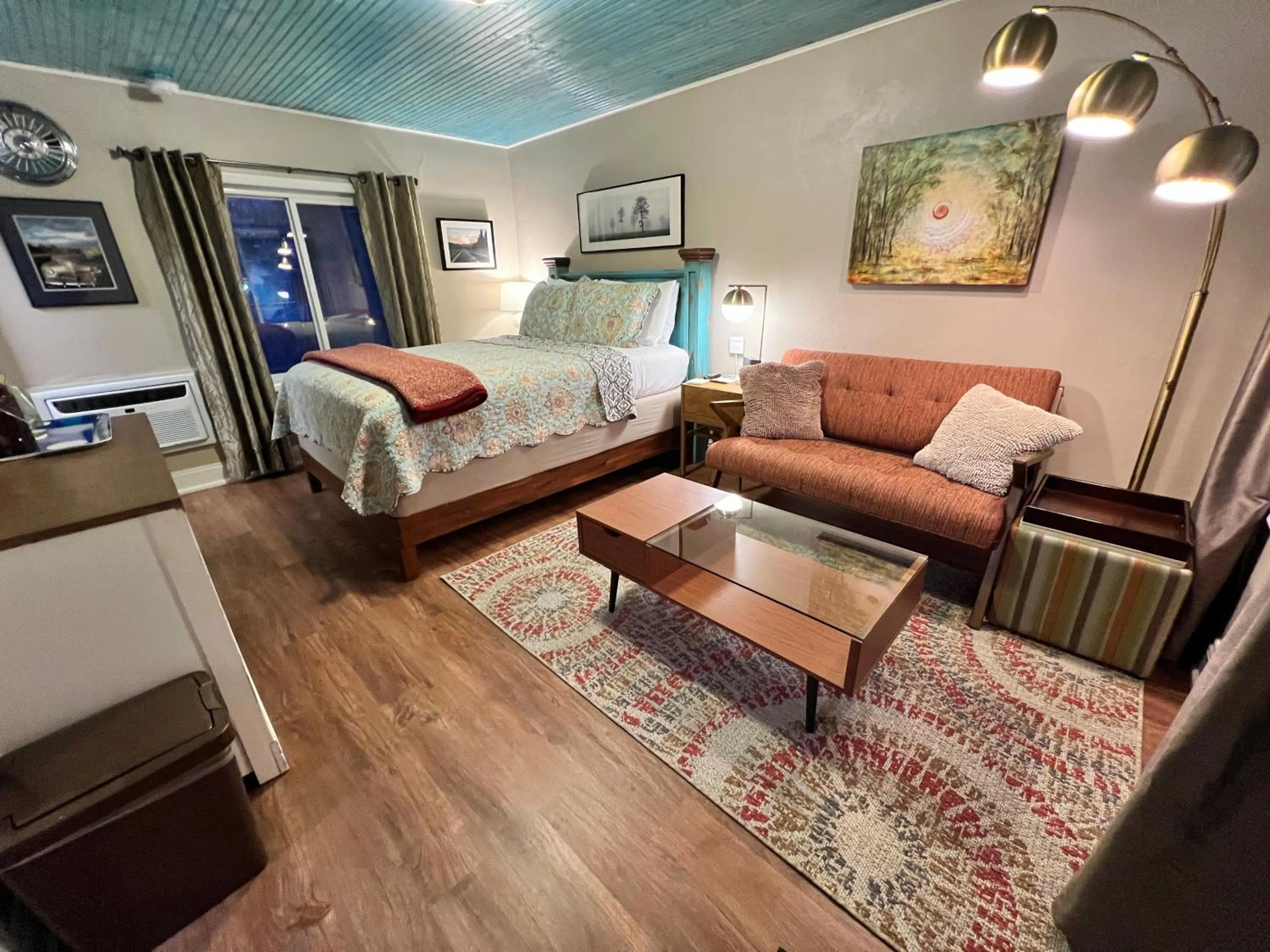 Photo of the whole room, Bed in Sherwood Court Cottages & Guest Rooms