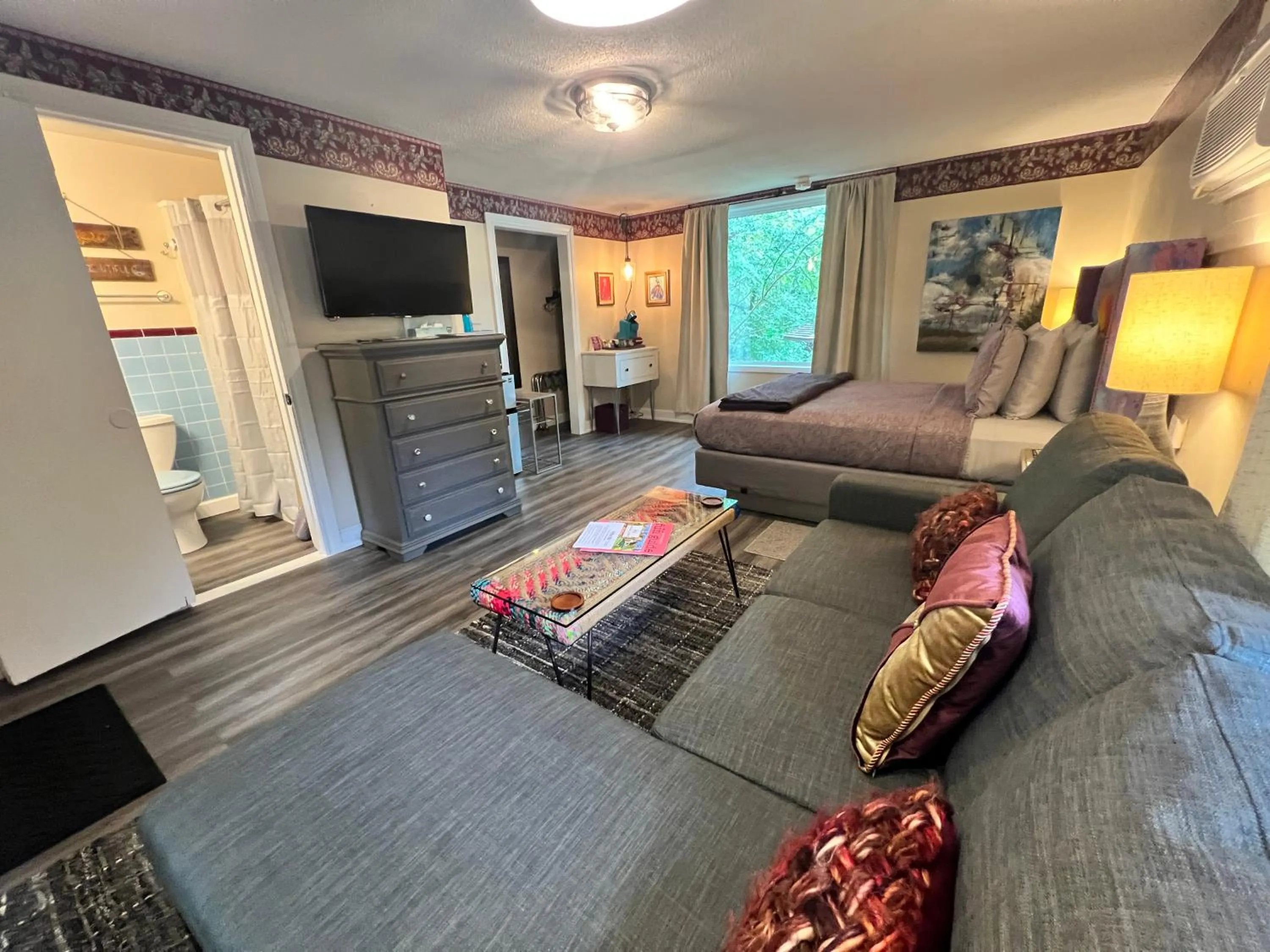 Photo of the whole room, Bed in Sherwood Court Cottages & Guest Rooms