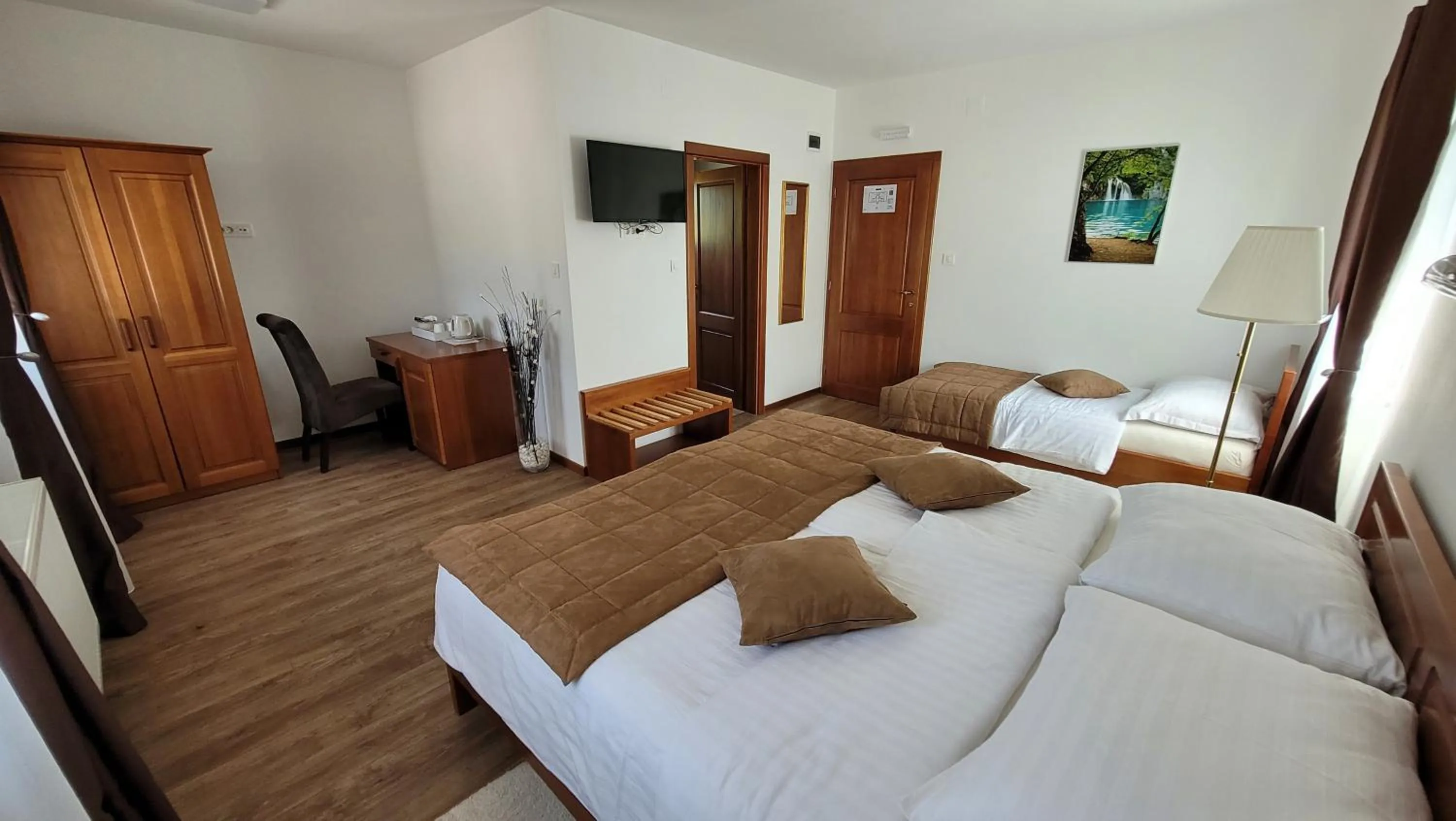 TV and multimedia, Bed in B&B Plitvice Lakes Villa Mija