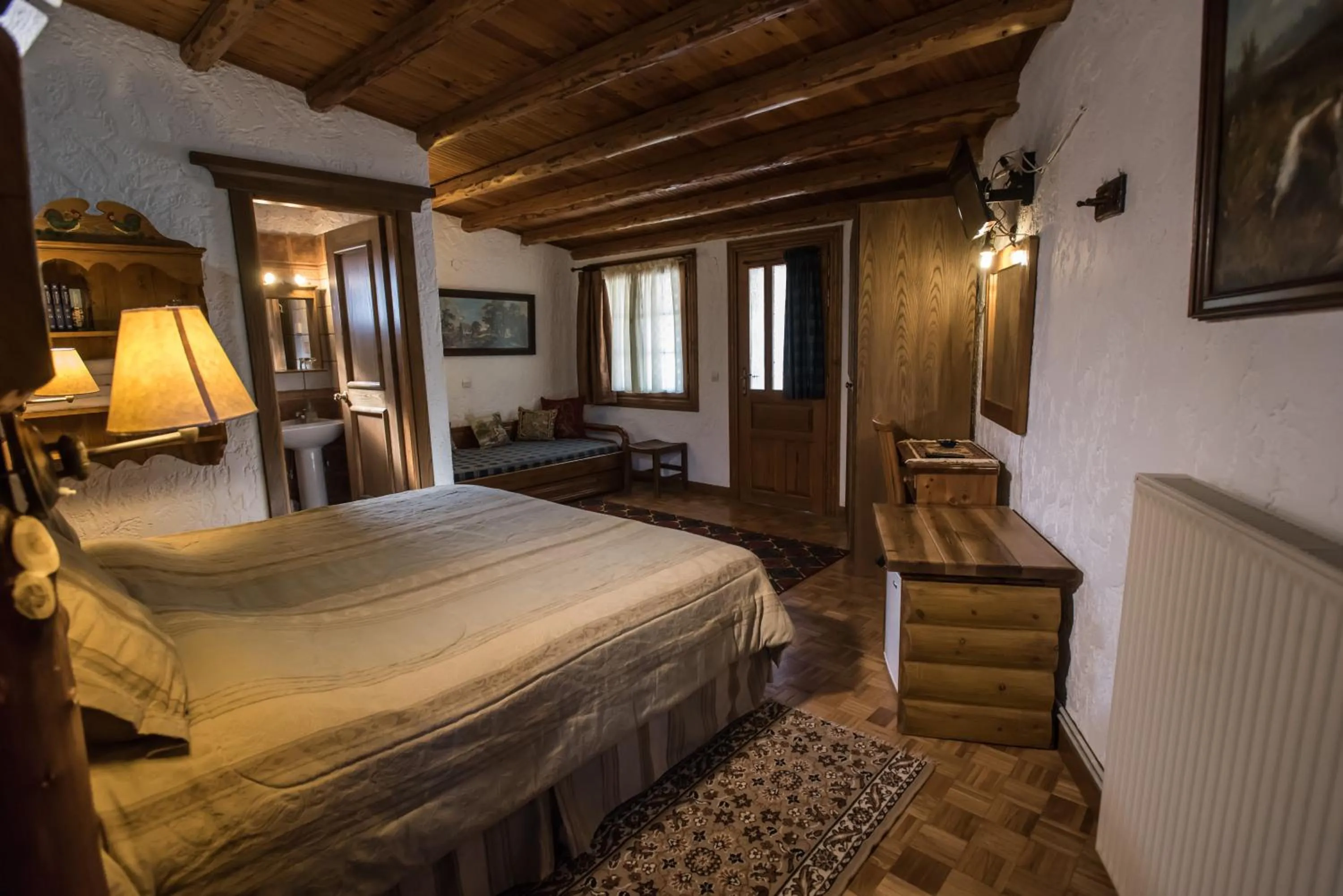 Photo of the whole room in I Gonia Tis Linas