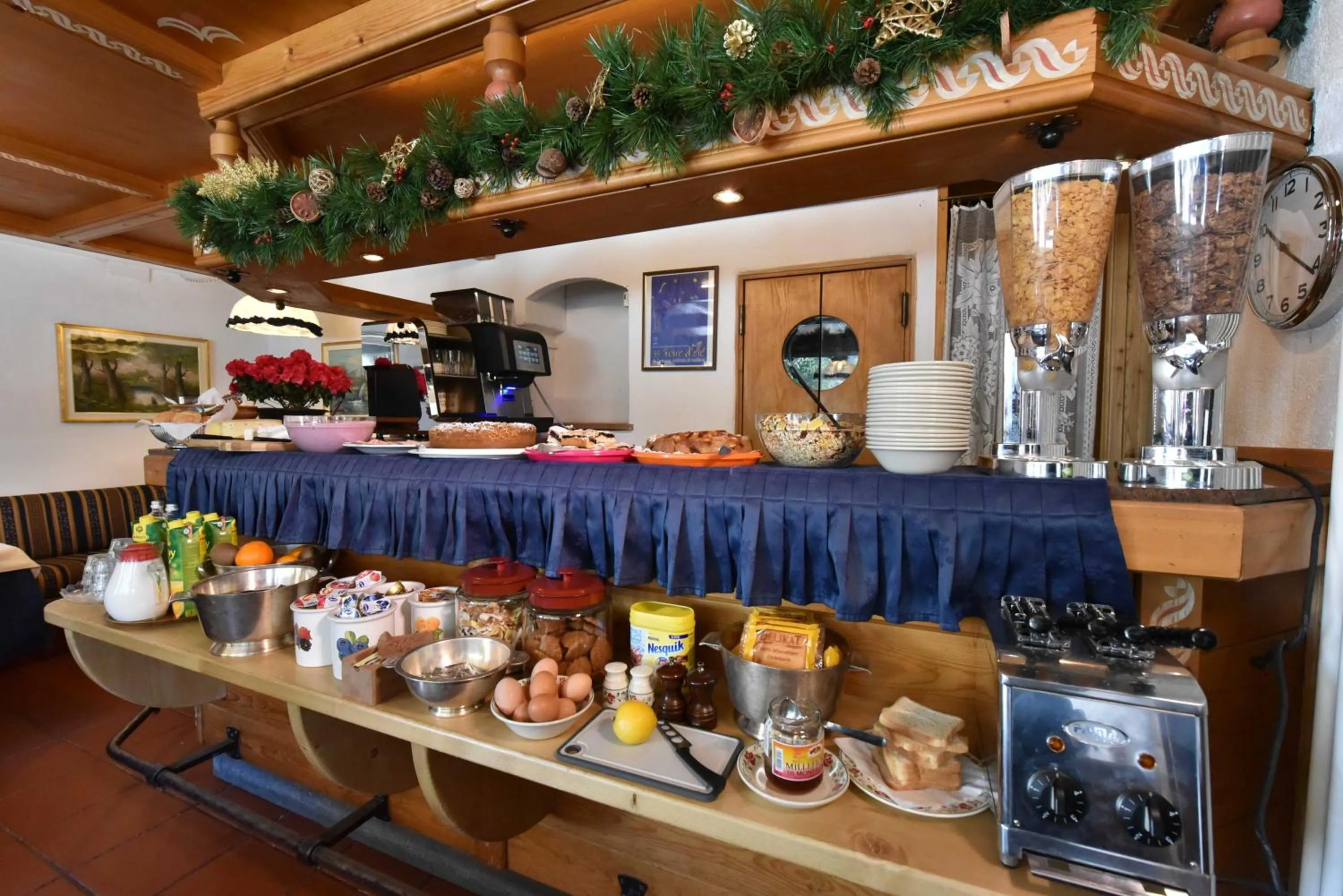 Buffet breakfast in Chambres Mont Cervin