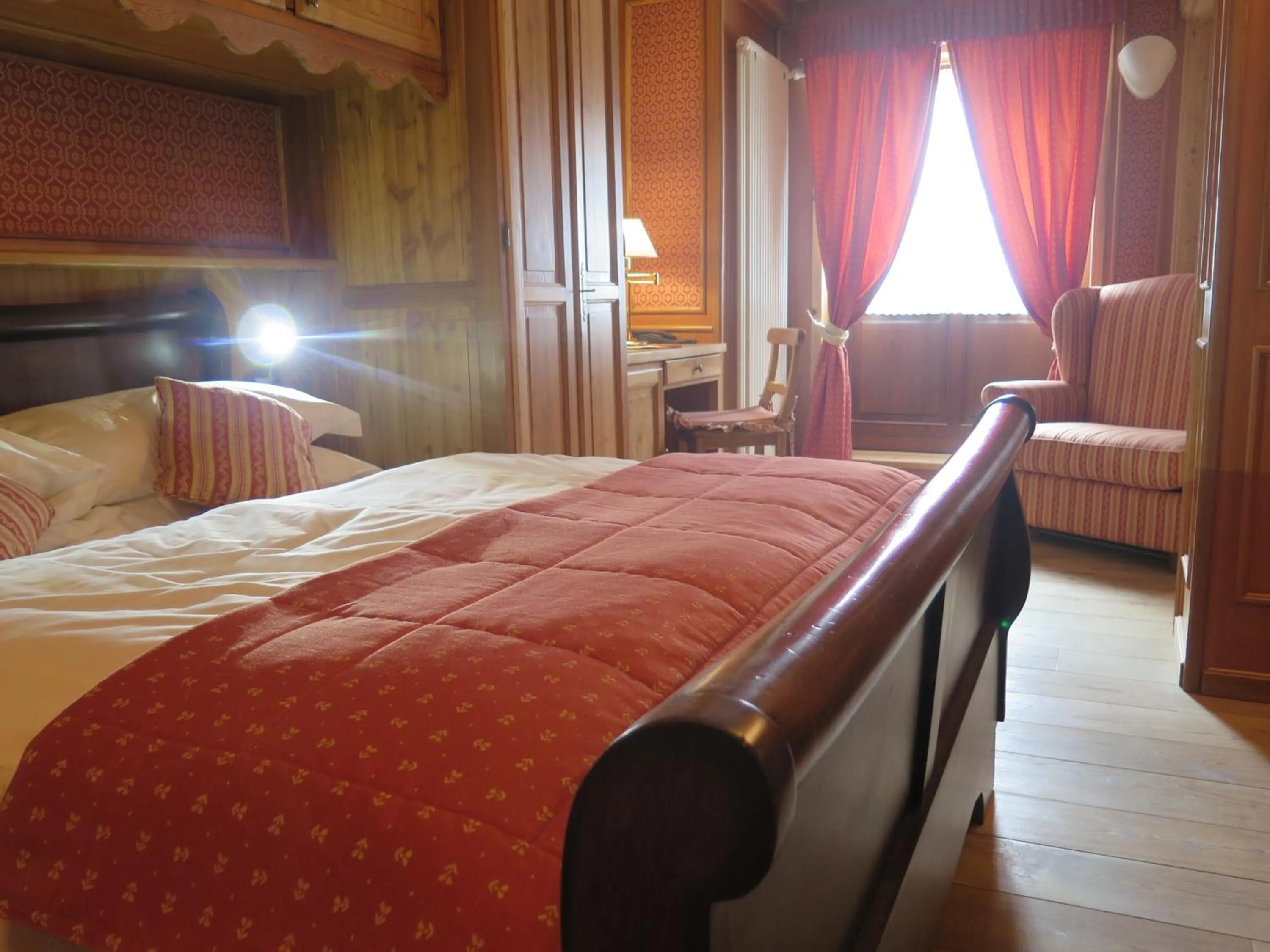 Photo of the whole room, Bed in Chambres Mont Cervin